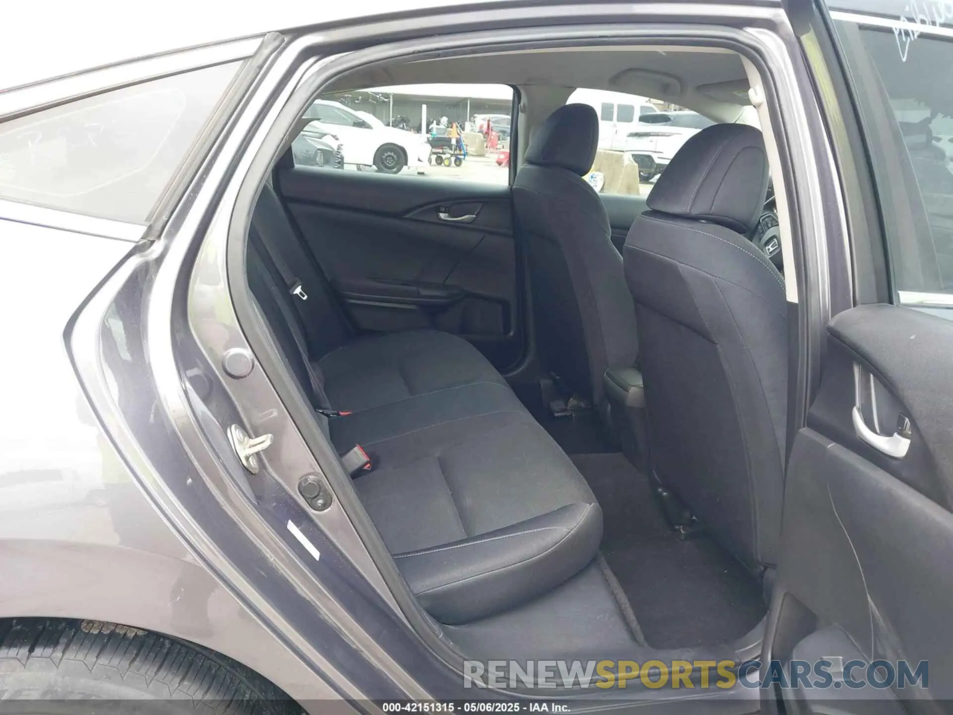 8 Фотография поврежденного автомобиля 19XZE4F56KE025837 HONDA INSIGHT 2019