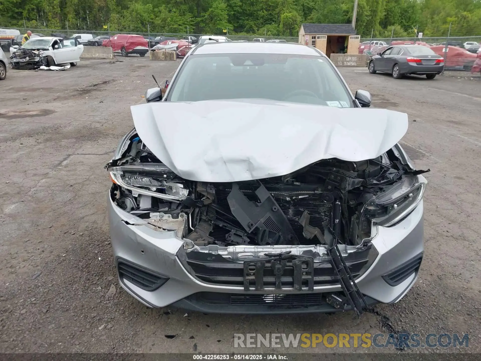 13 Фотография поврежденного автомобиля 19XZE4F57KE009386 HONDA INSIGHT 2019