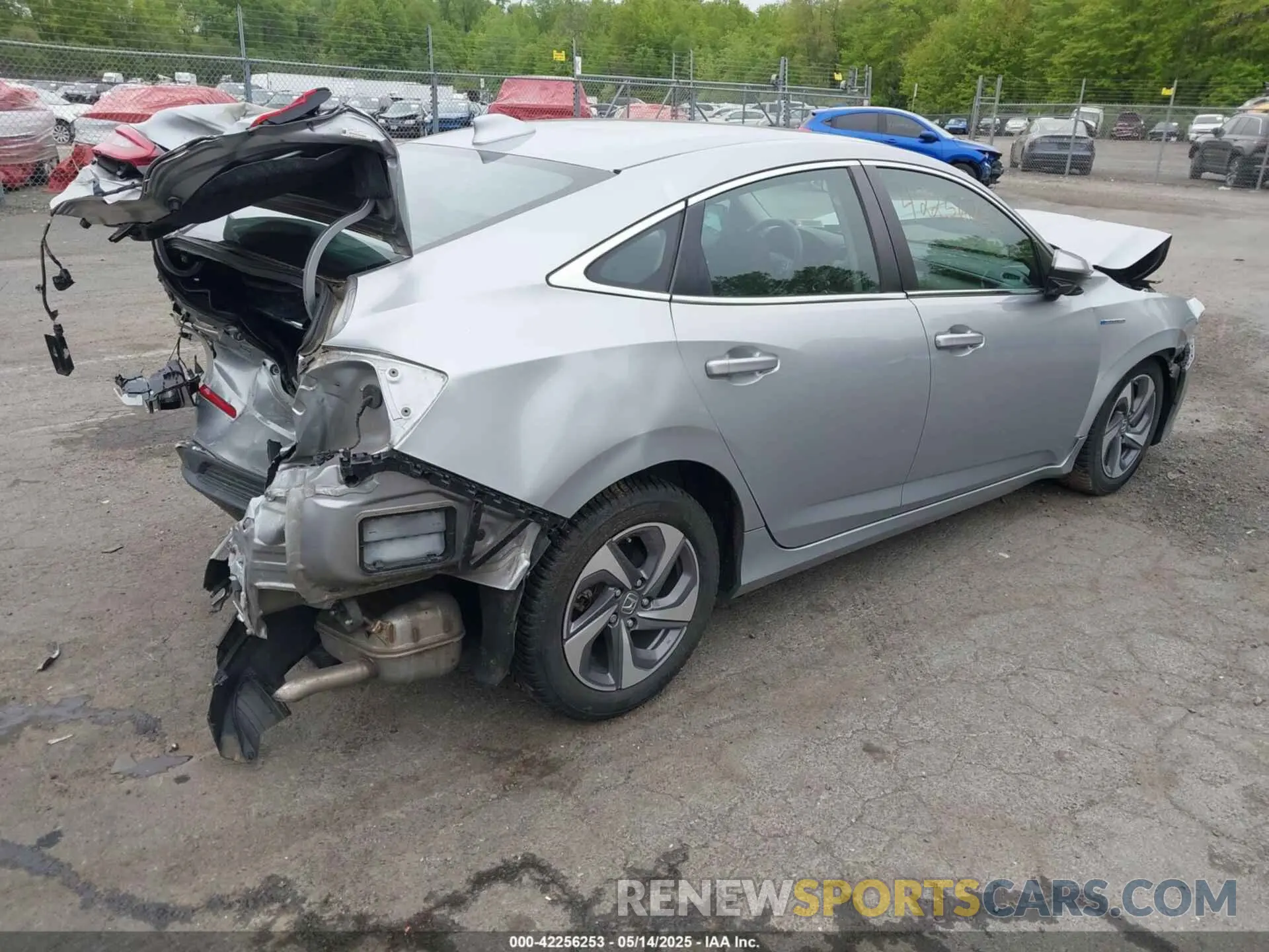 4 Фотография поврежденного автомобиля 19XZE4F57KE009386 HONDA INSIGHT 2019