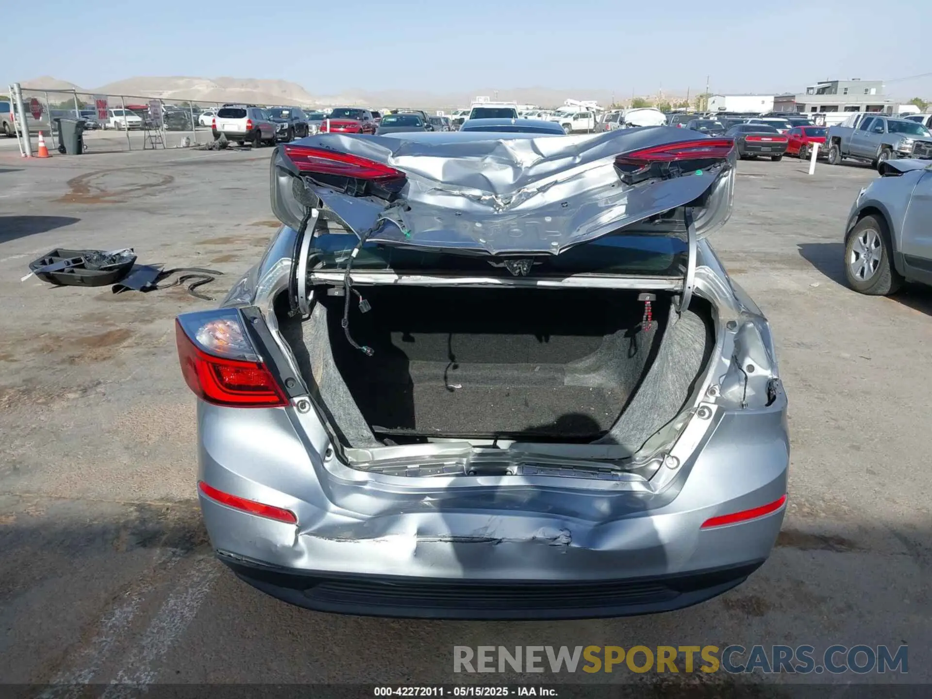 16 Фотография поврежденного автомобиля 19XZE4F57KE018251 HONDA INSIGHT 2019