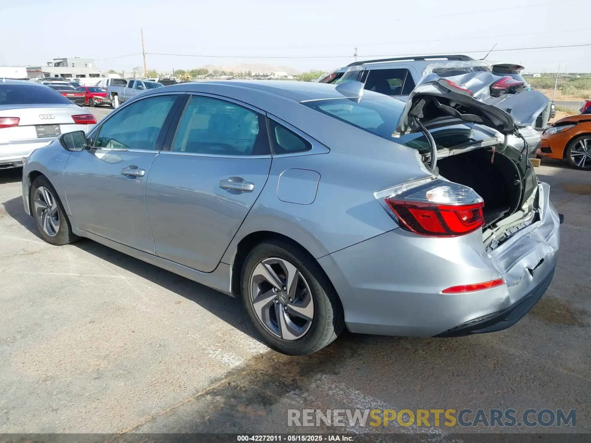 3 Фотография поврежденного автомобиля 19XZE4F57KE018251 HONDA INSIGHT 2019