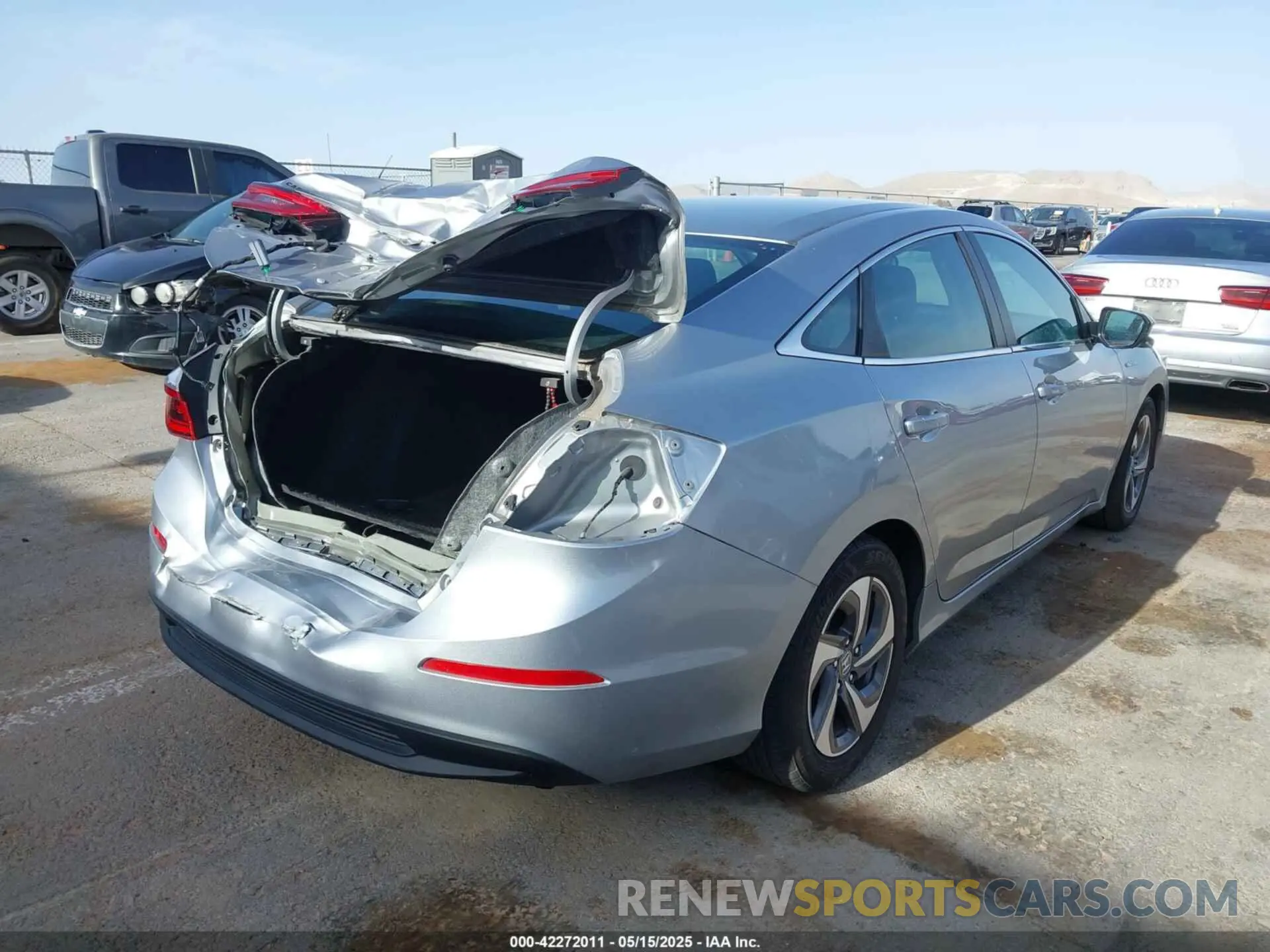 4 Фотография поврежденного автомобиля 19XZE4F57KE018251 HONDA INSIGHT 2019