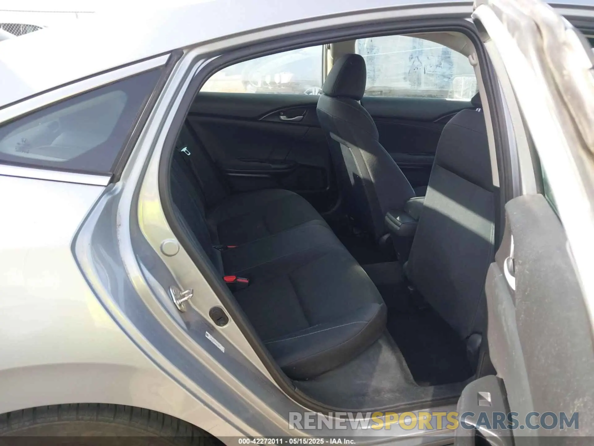 8 Фотография поврежденного автомобиля 19XZE4F57KE018251 HONDA INSIGHT 2019