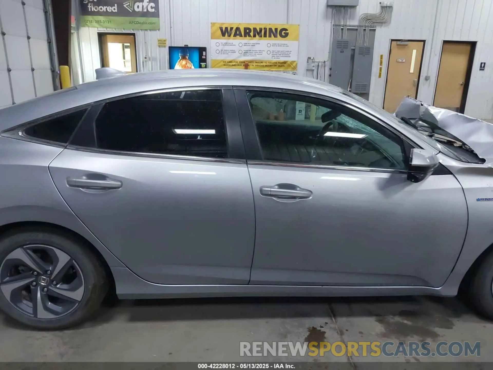 14 Photograph of a damaged car 19XZE4F59KE001869 HONDA INSIGHT 2019