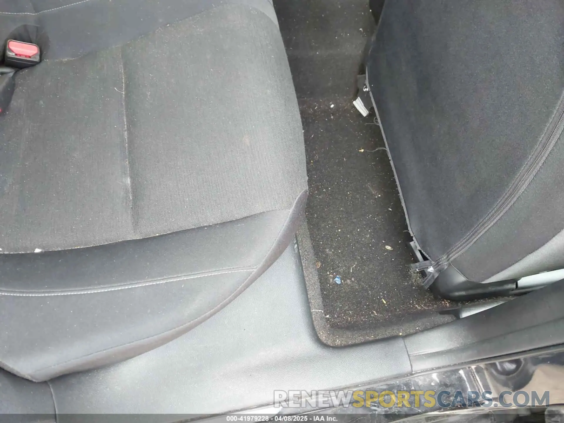 8 Фотография поврежденного автомобиля 19XZE4F59KE025217 HONDA INSIGHT 2019