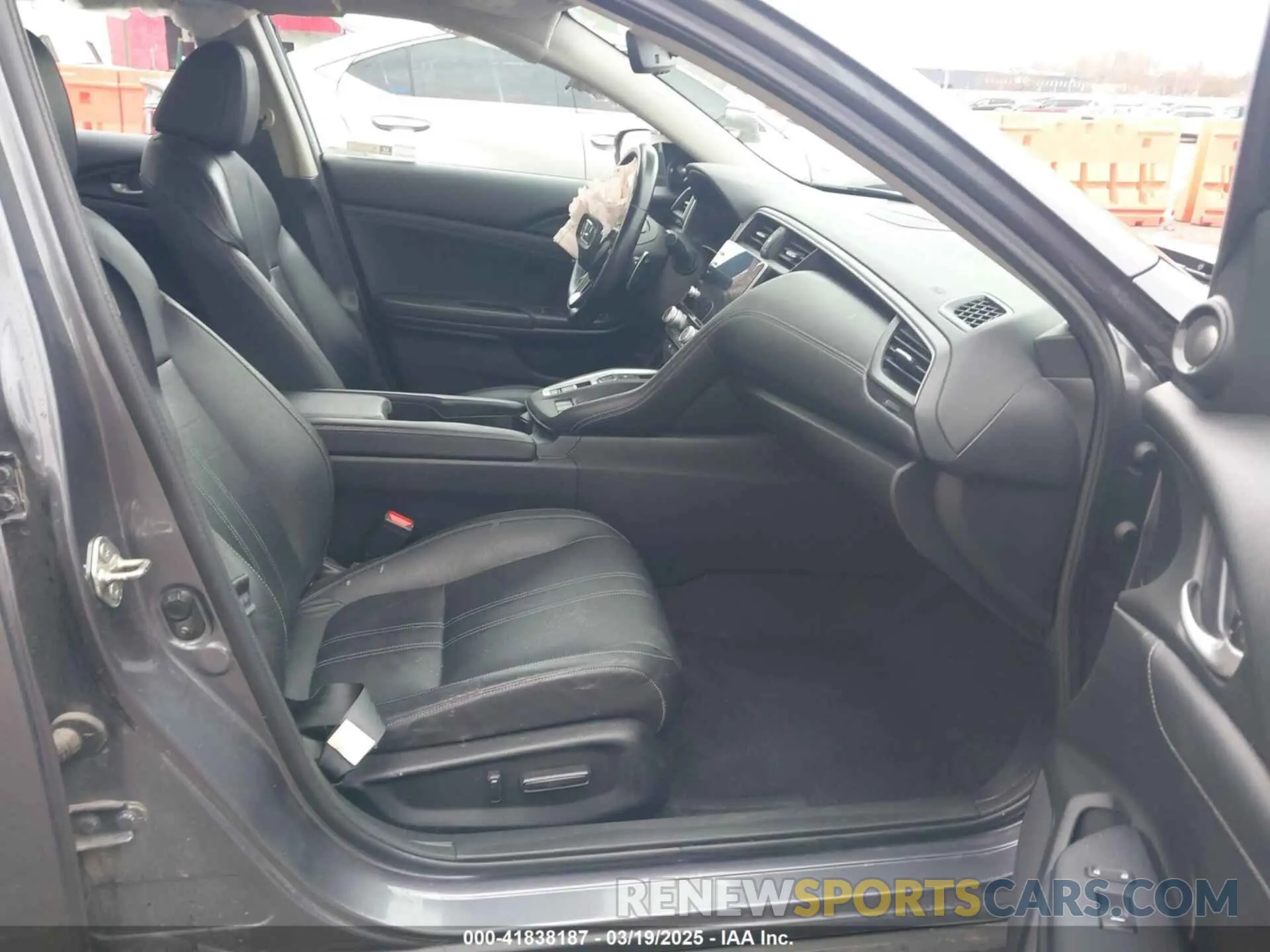 5 Photograph of a damaged car 19XZE4F90KE020510 HONDA INSIGHT 2019