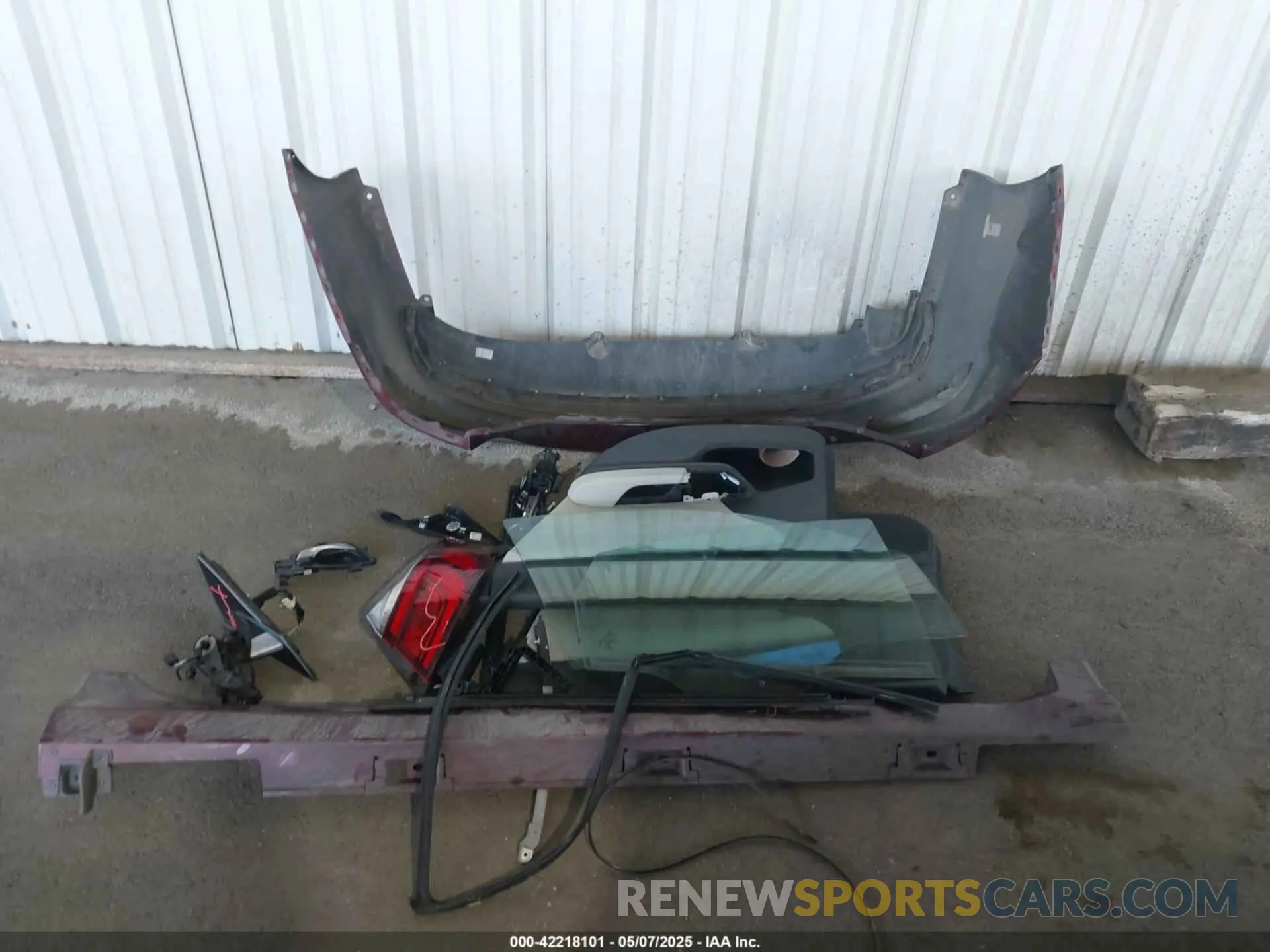 12 Фотография поврежденного автомобиля 19XZE4F94KE014483 HONDA INSIGHT 2019