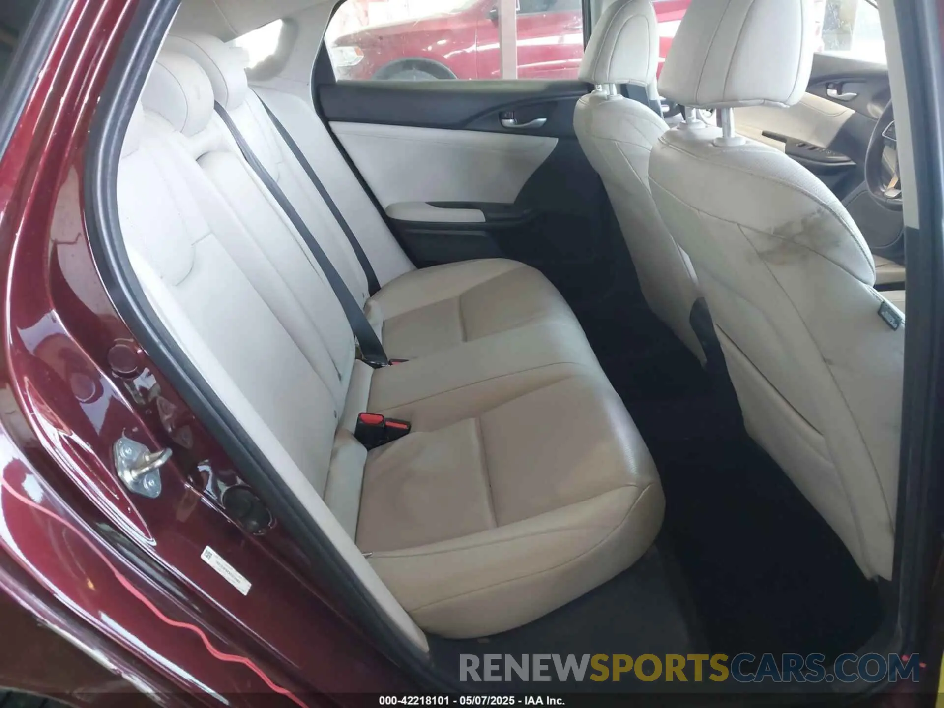 8 Фотография поврежденного автомобиля 19XZE4F94KE014483 HONDA INSIGHT 2019