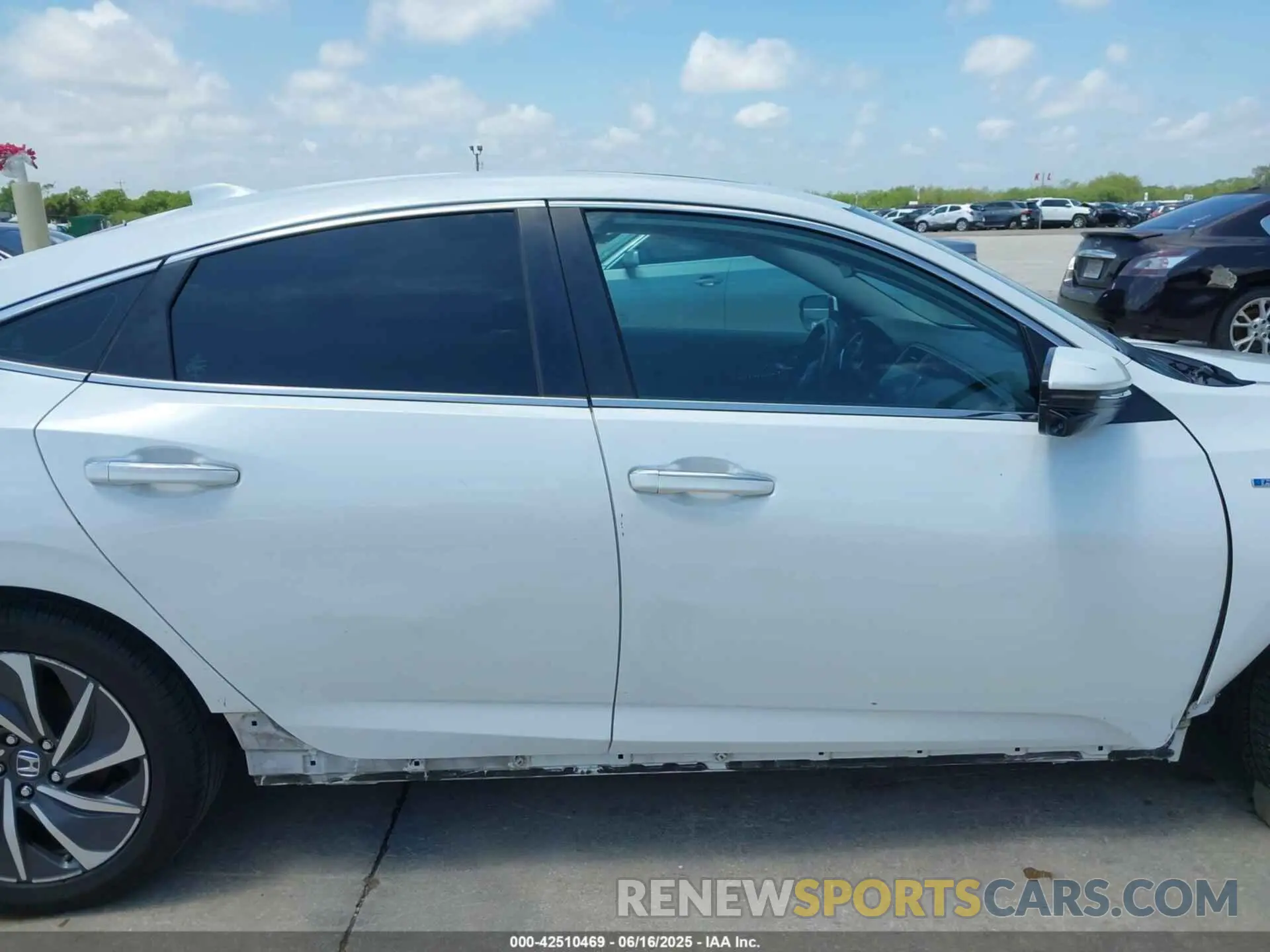 14 Photograph of a damaged car 19XZE4F95KE013732 HONDA INSIGHT 2019