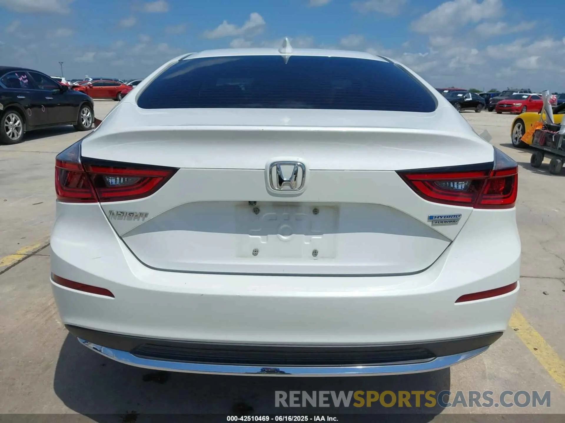 17 Photograph of a damaged car 19XZE4F95KE013732 HONDA INSIGHT 2019