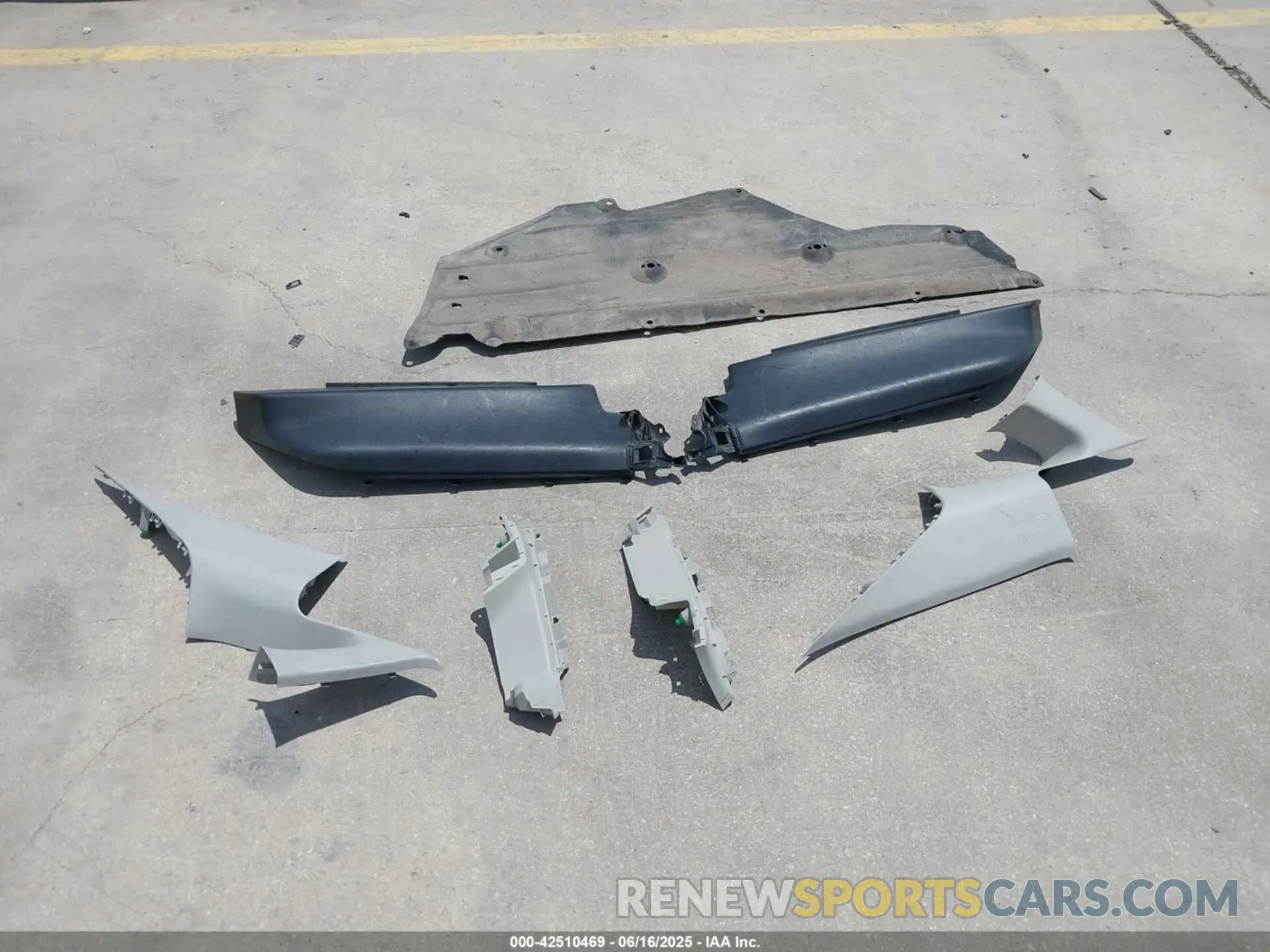 21 Photograph of a damaged car 19XZE4F95KE013732 HONDA INSIGHT 2019