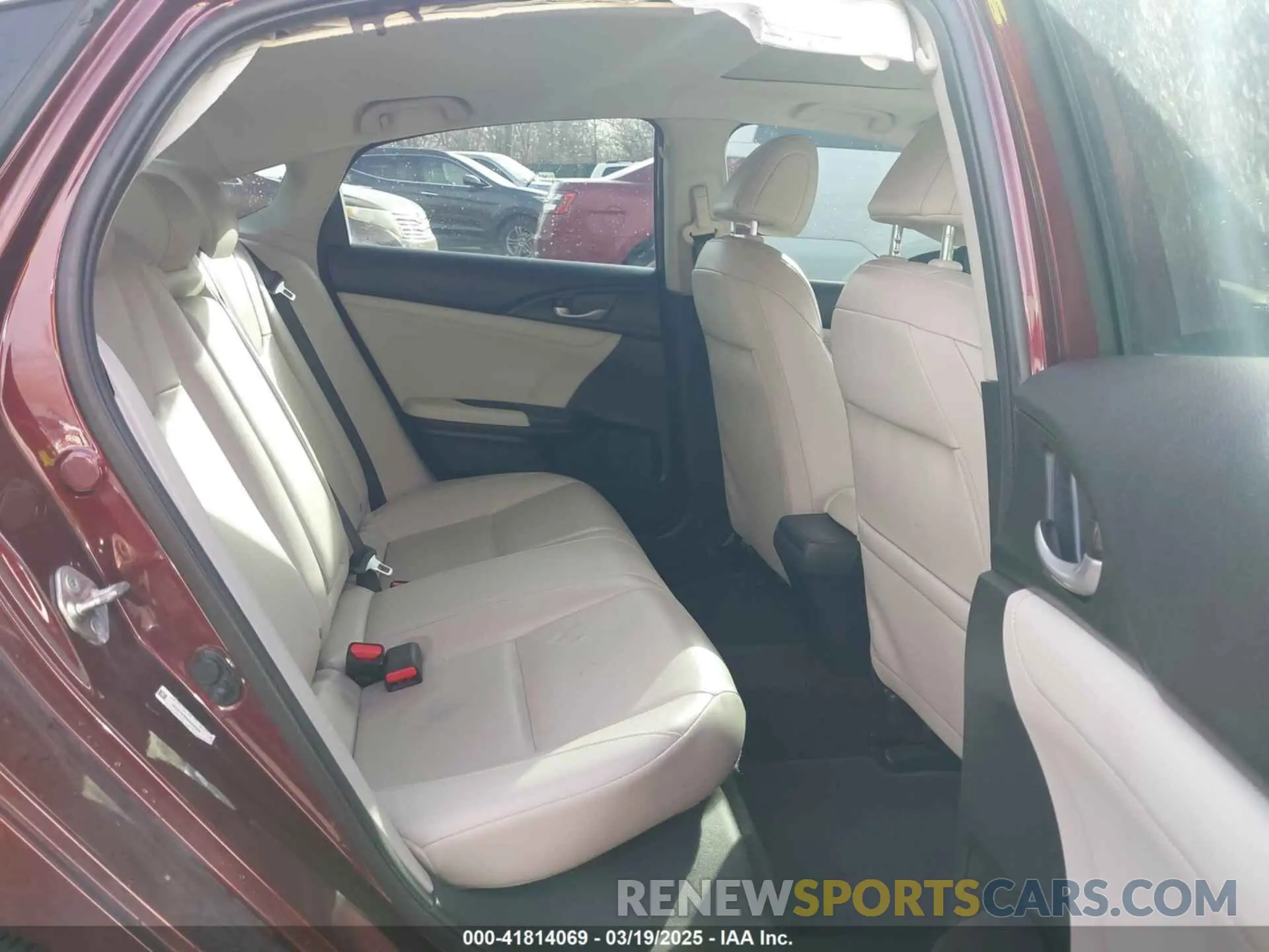 8 Фотография поврежденного автомобиля 19XZE4F95KE020308 HONDA INSIGHT 2019
