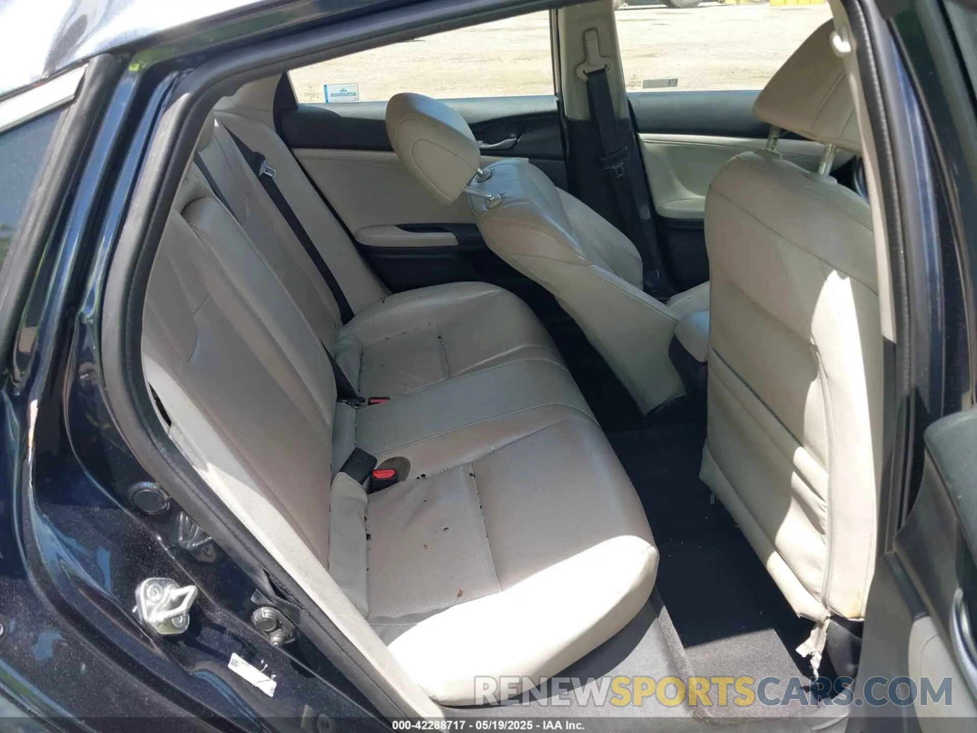 8 Photograph of a damaged car 19XZE4F97KE002473 HONDA INSIGHT 2019