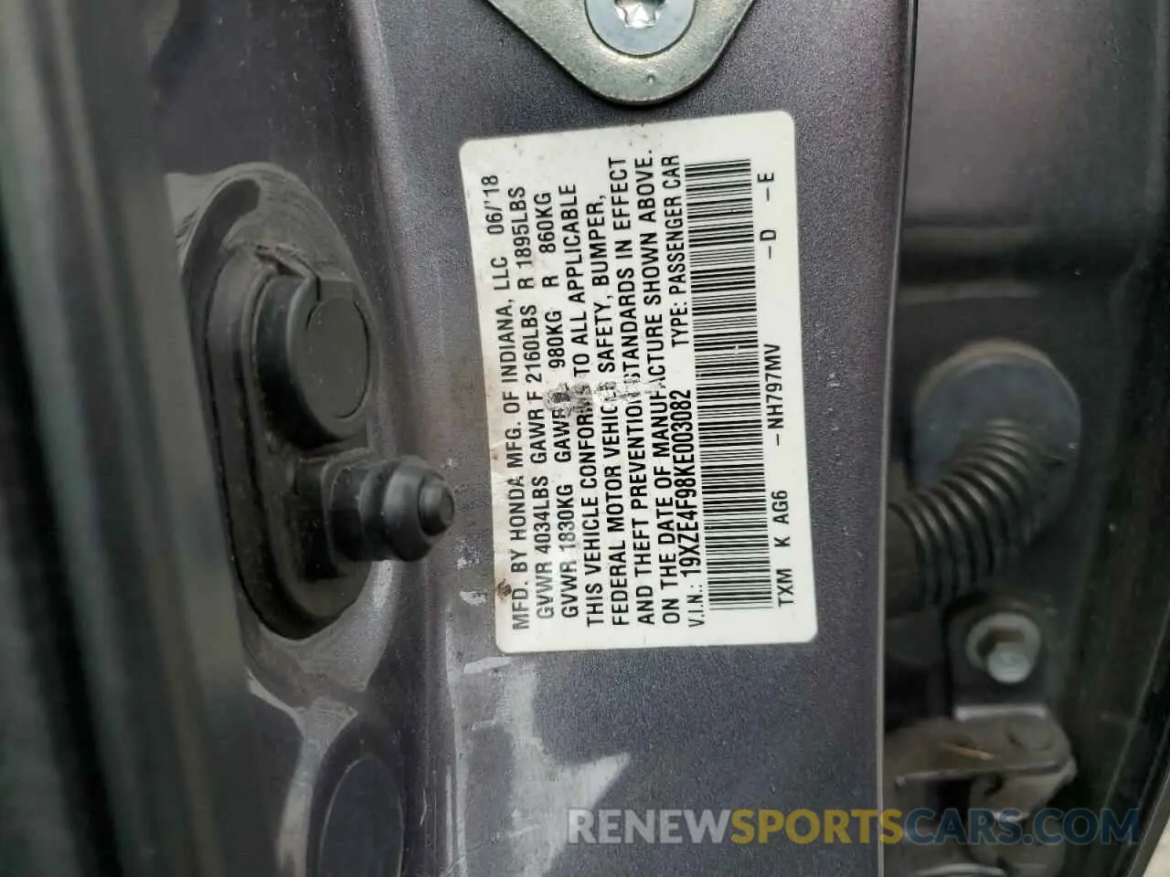 12 Фотография поврежденного автомобиля 19XZE4F98KE003082 HONDA INSIGHT 2019