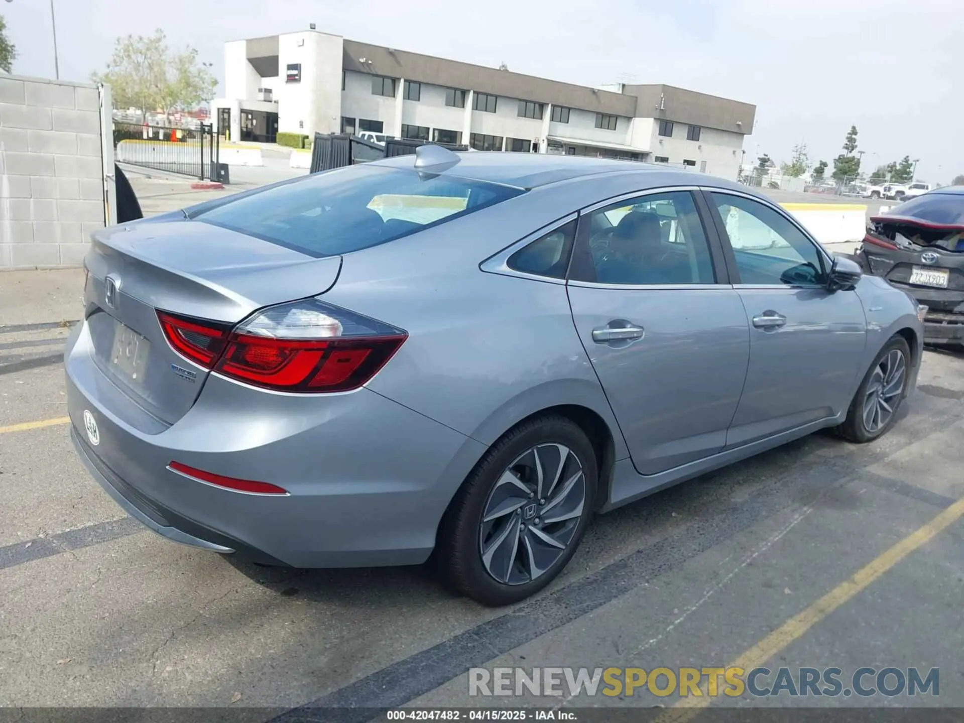 4 Photograph of a damaged car 19XZE4F9XKE016402 HONDA INSIGHT 2019