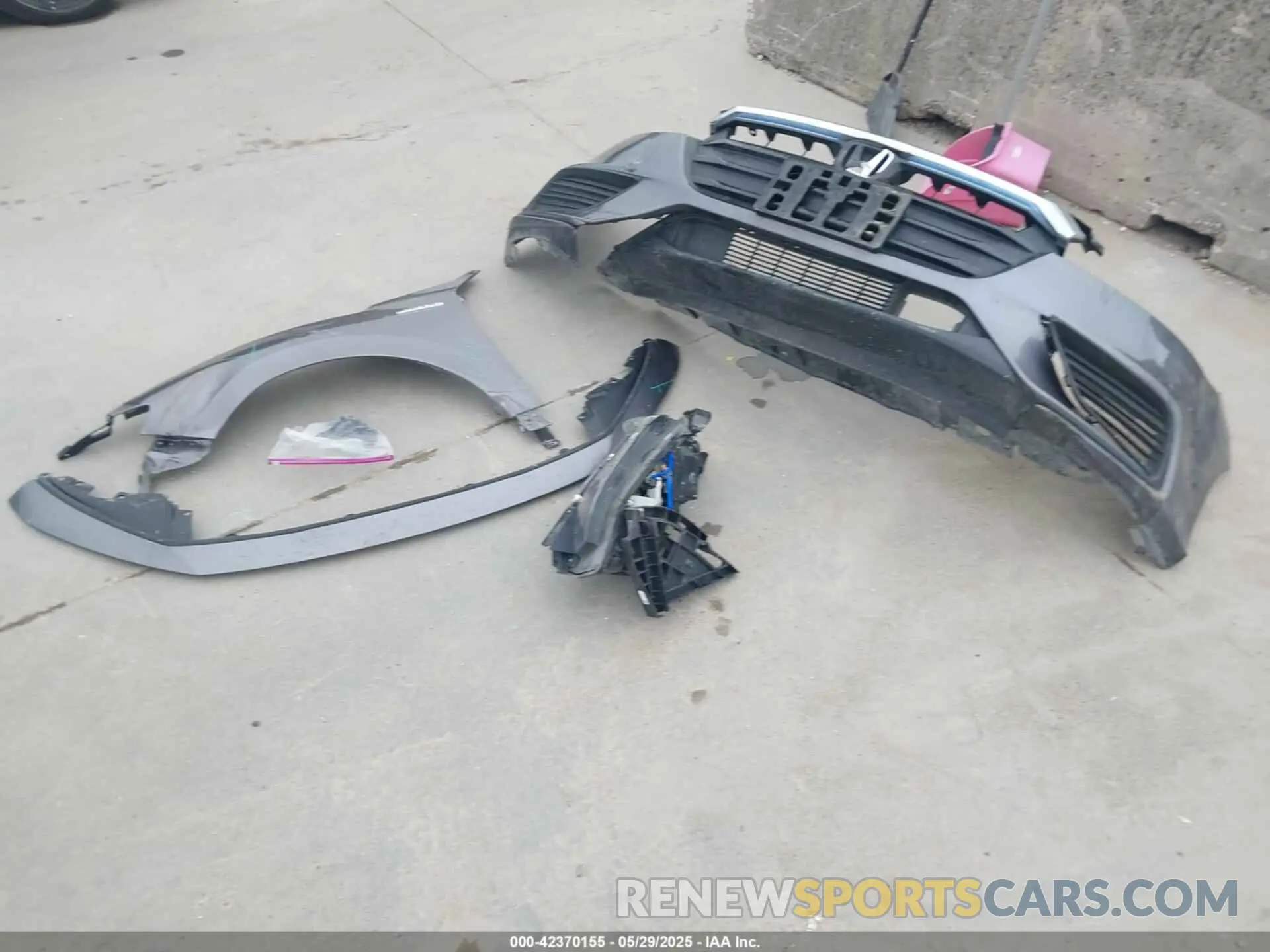 12 Photograph of a damaged car 19XZE4F50LE005469 HONDA INSIGHT 2020