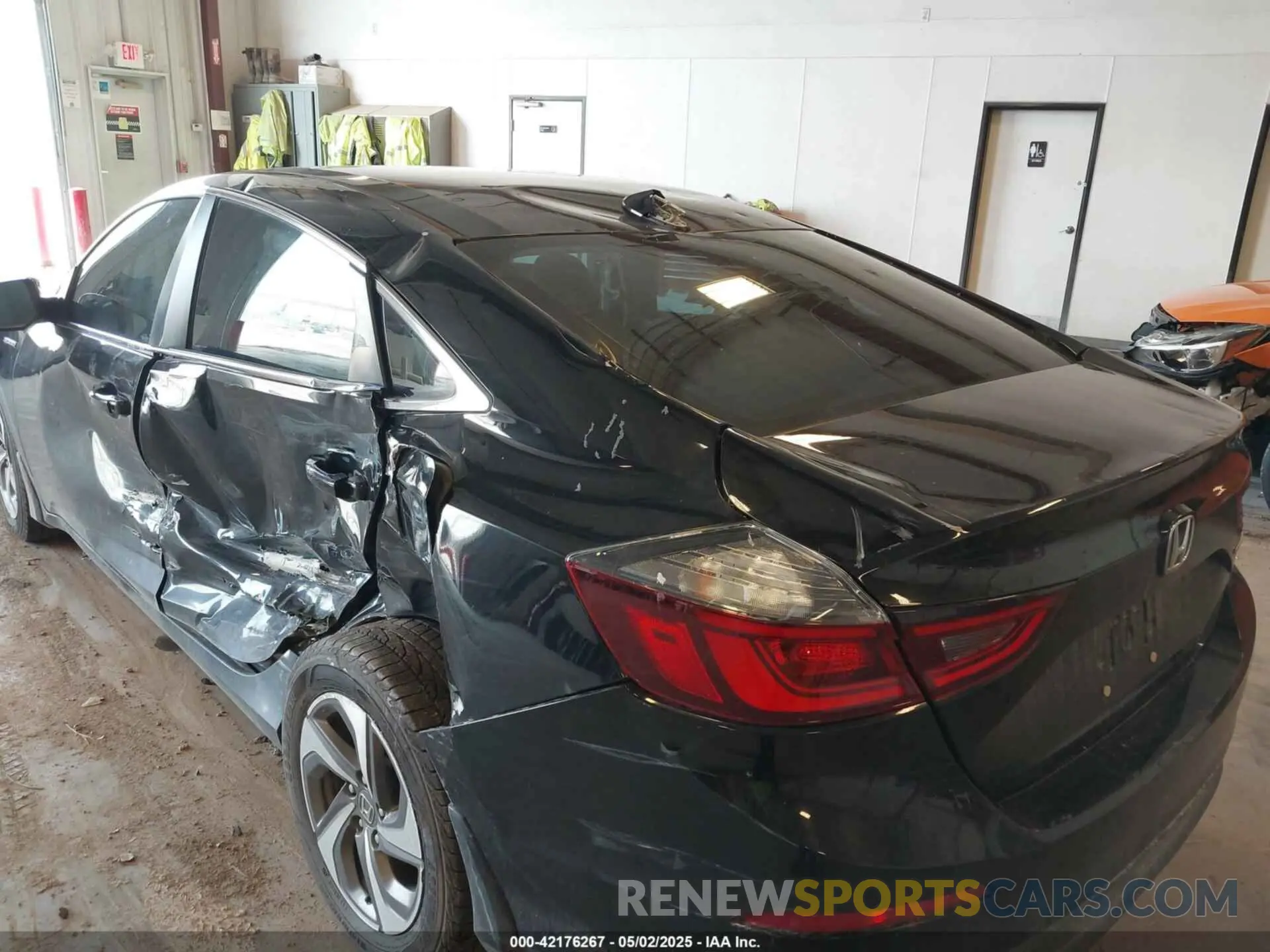 6 Photograph of a damaged car 19XZE4F50LE014818 HONDA INSIGHT 2020