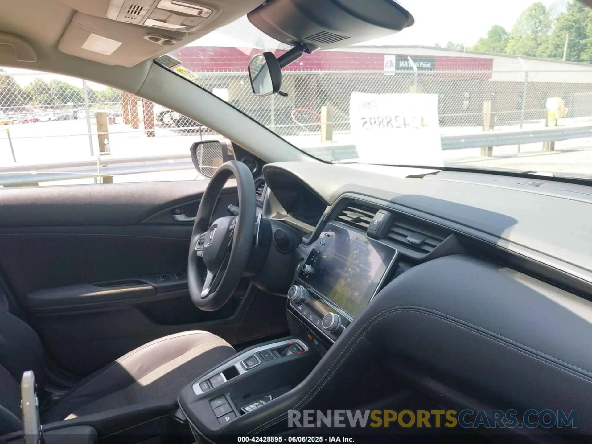 5 Photograph of a damaged car 19XZE4F55LE011882 HONDA INSIGHT 2020