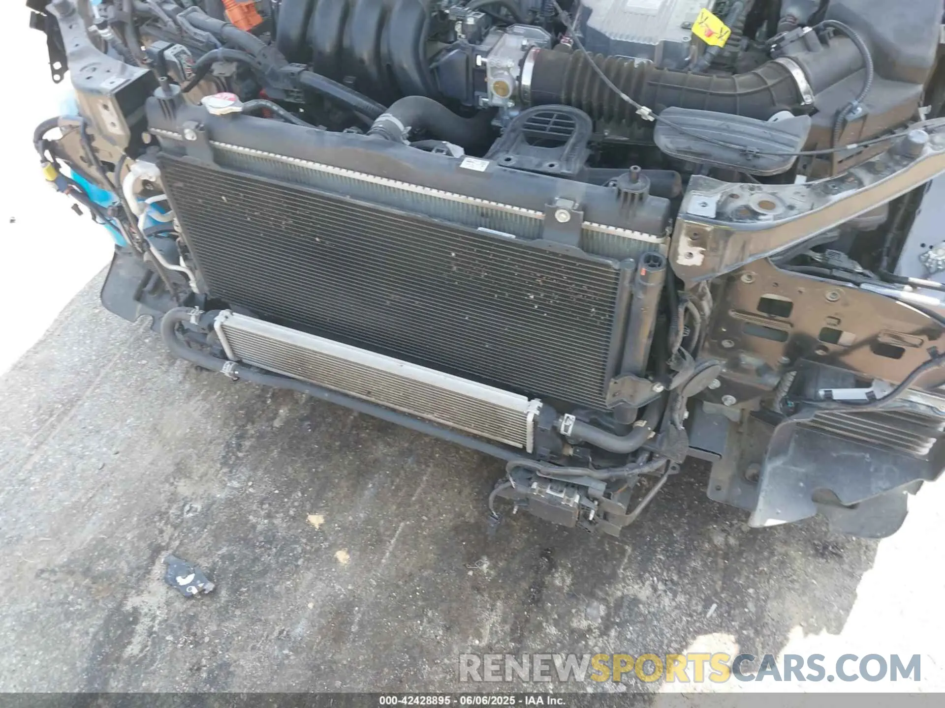 6 Photograph of a damaged car 19XZE4F55LE011882 HONDA INSIGHT 2020