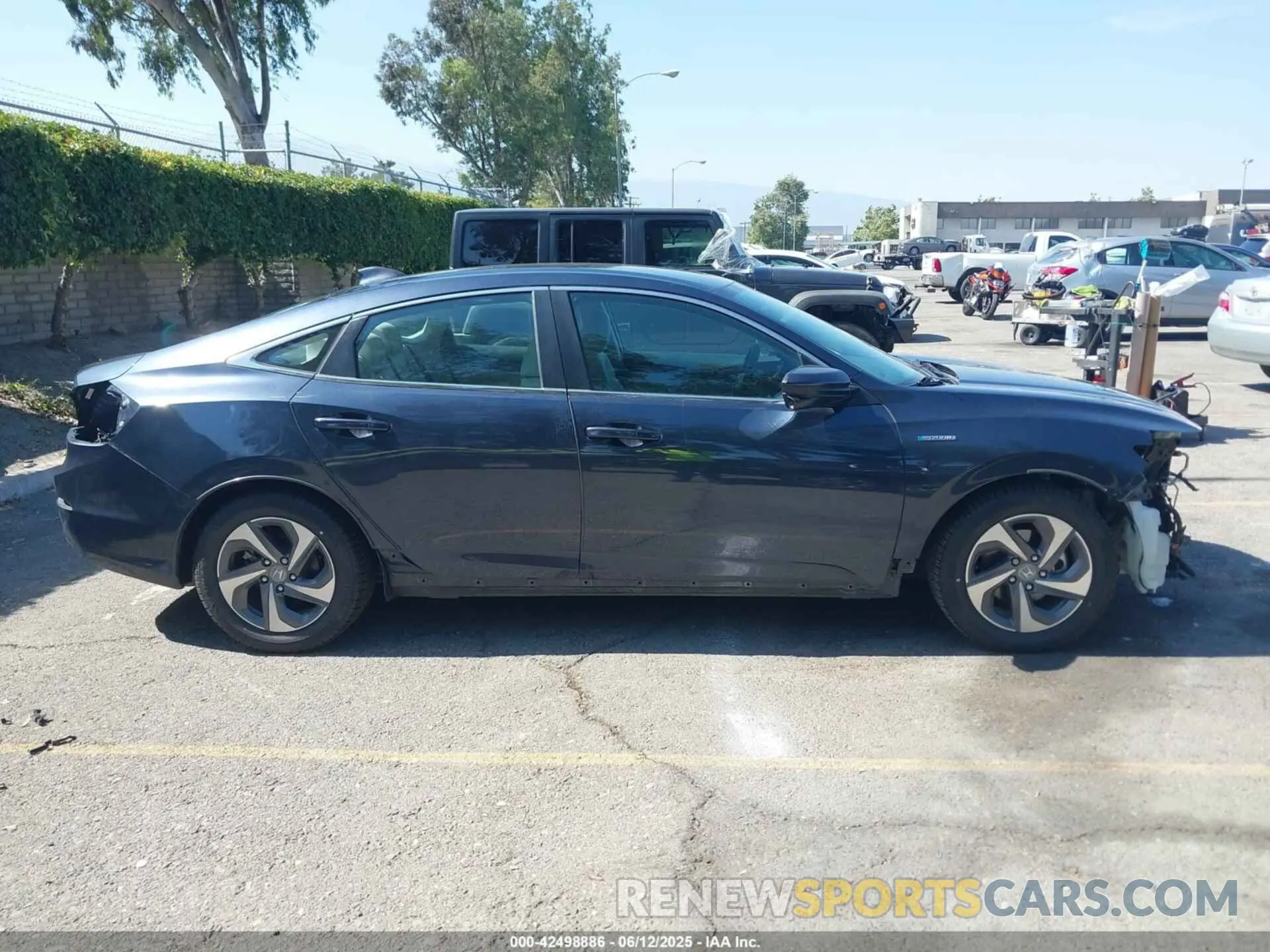 14 Photograph of a damaged car 19XZE4F56LE000020 HONDA INSIGHT 2020