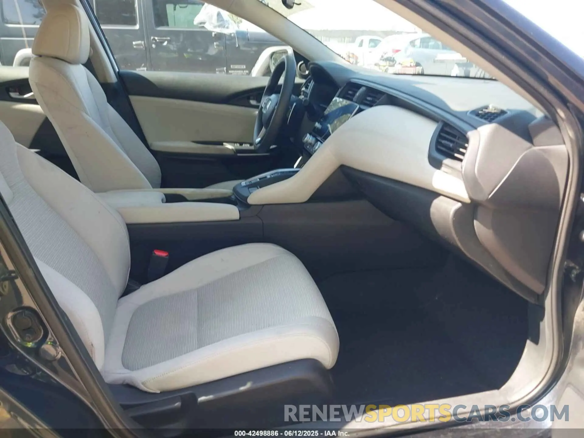 5 Photograph of a damaged car 19XZE4F56LE000020 HONDA INSIGHT 2020