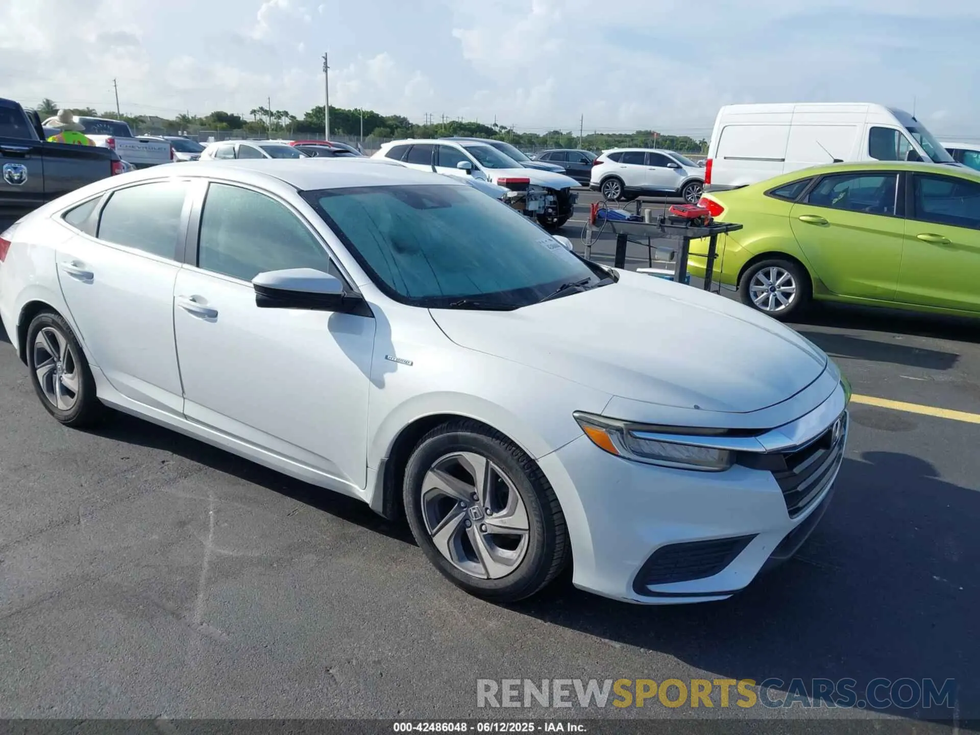 1 Photograph of a damaged car 19XZE4F58LE009155 HONDA INSIGHT 2020