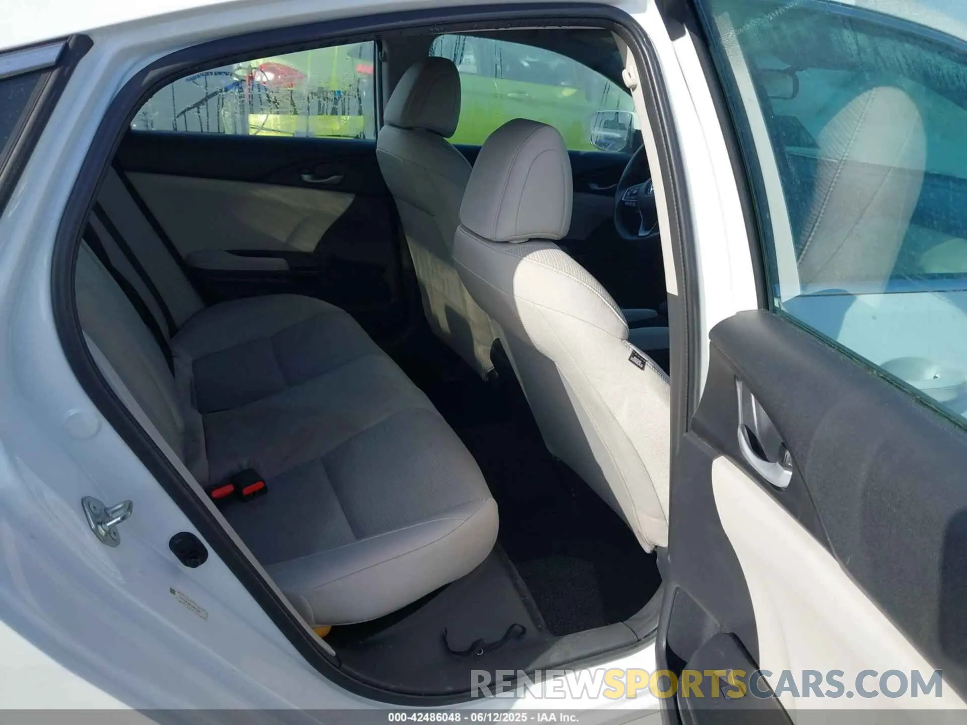8 Photograph of a damaged car 19XZE4F58LE009155 HONDA INSIGHT 2020