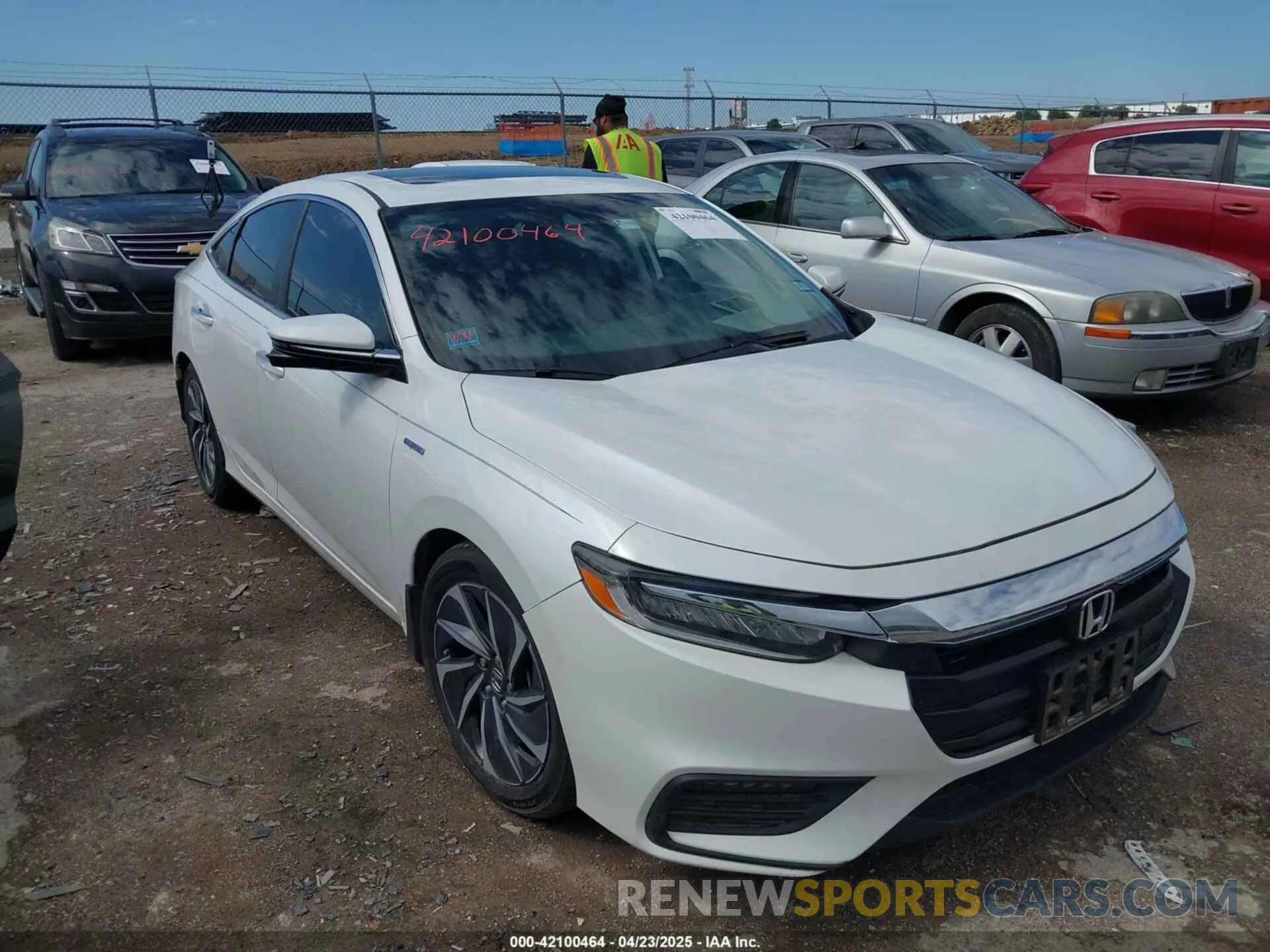 17 Фотография поврежденного автомобиля 19XZE4F93LE009017 HONDA INSIGHT 2020