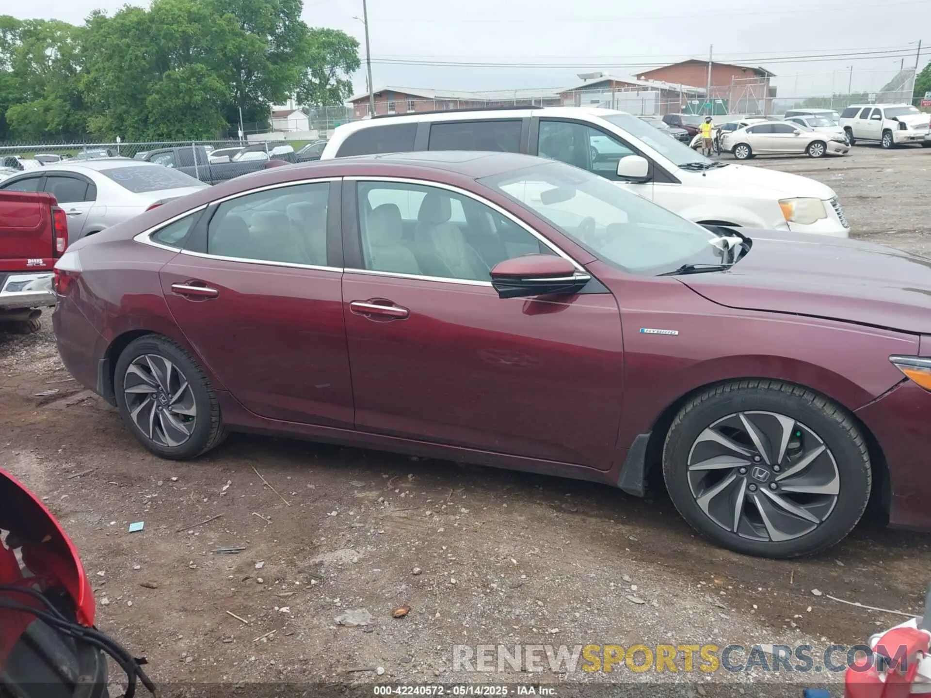 13 Photograph of a damaged car 19XZE4F93LE010040 HONDA INSIGHT 2020