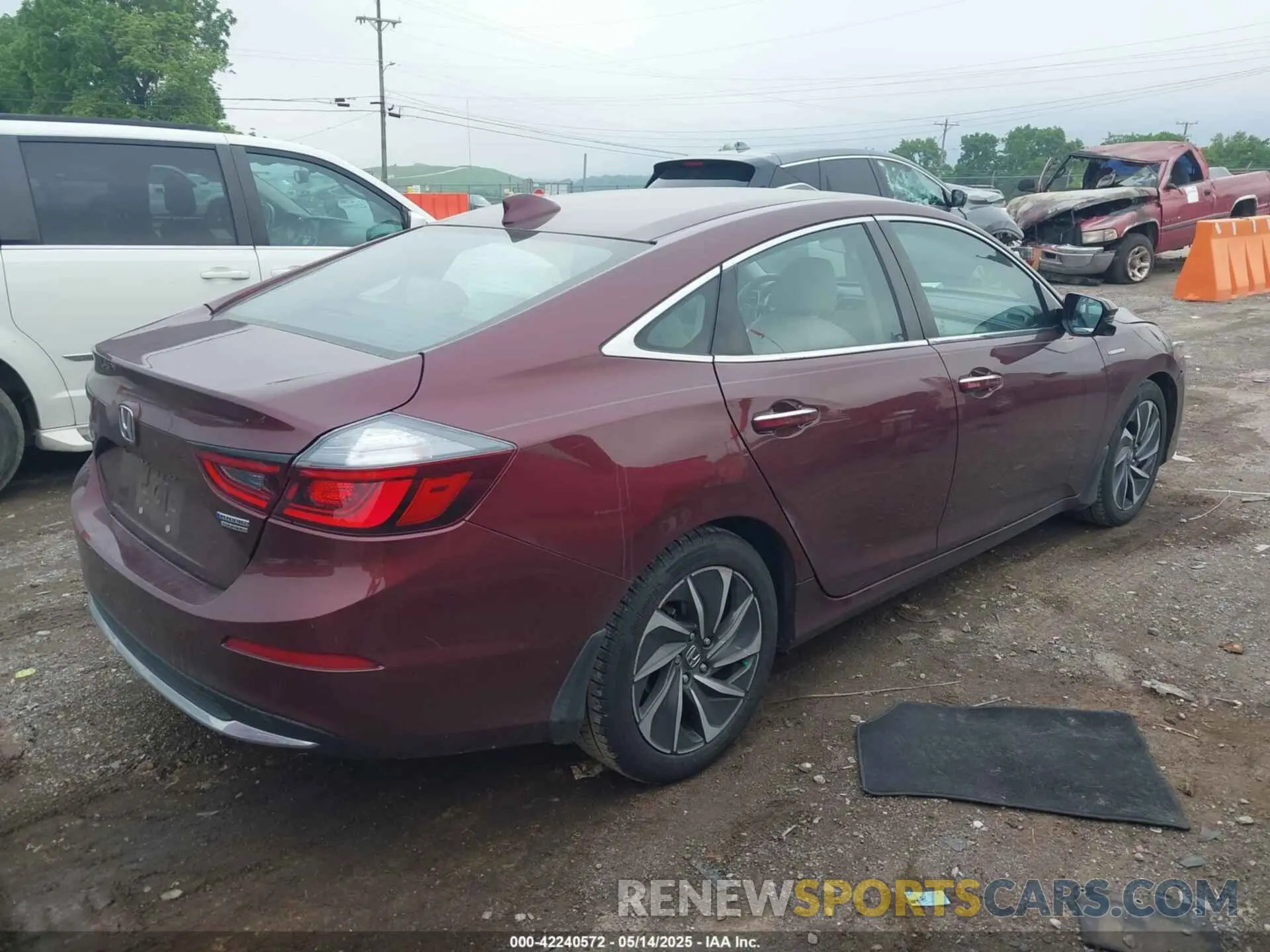 4 Photograph of a damaged car 19XZE4F93LE010040 HONDA INSIGHT 2020