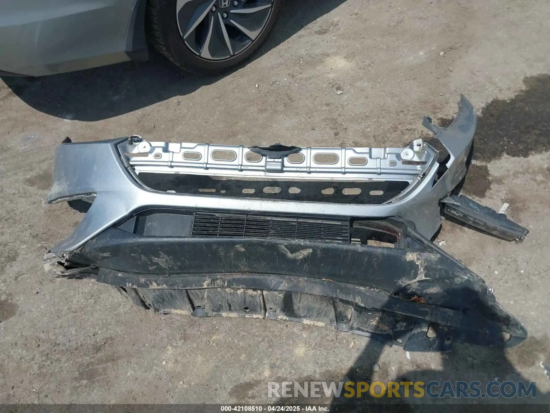 12 Photograph of a damaged car 19XZE4F94LE003419 HONDA INSIGHT 2020