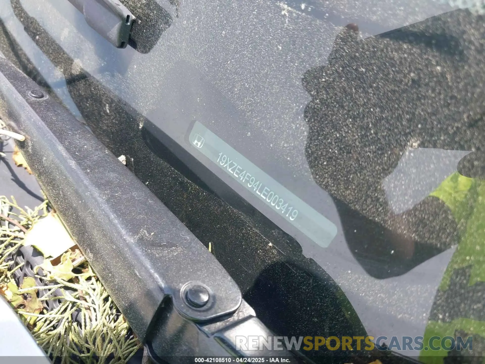 9 Photograph of a damaged car 19XZE4F94LE003419 HONDA INSIGHT 2020