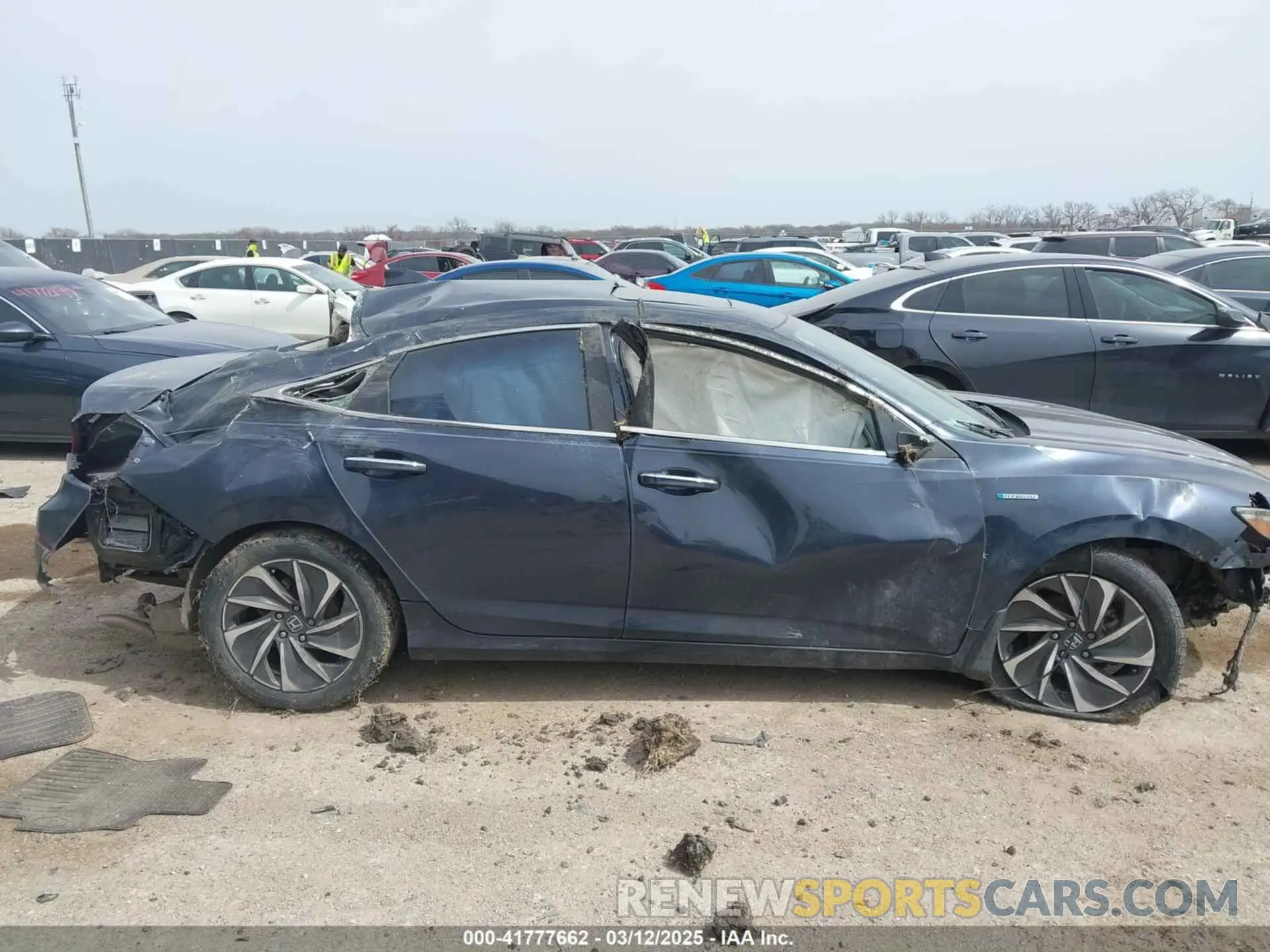 13 Фотография поврежденного автомобиля 19XZE4F94LE006918 HONDA INSIGHT 2020