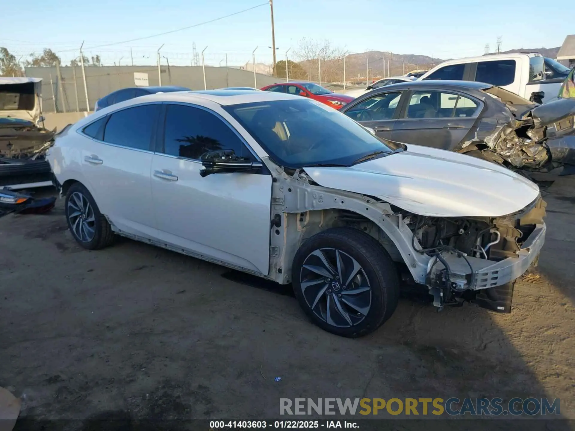 1 Фотография поврежденного автомобиля 19XZE4F9XLE009323 HONDA INSIGHT 2020