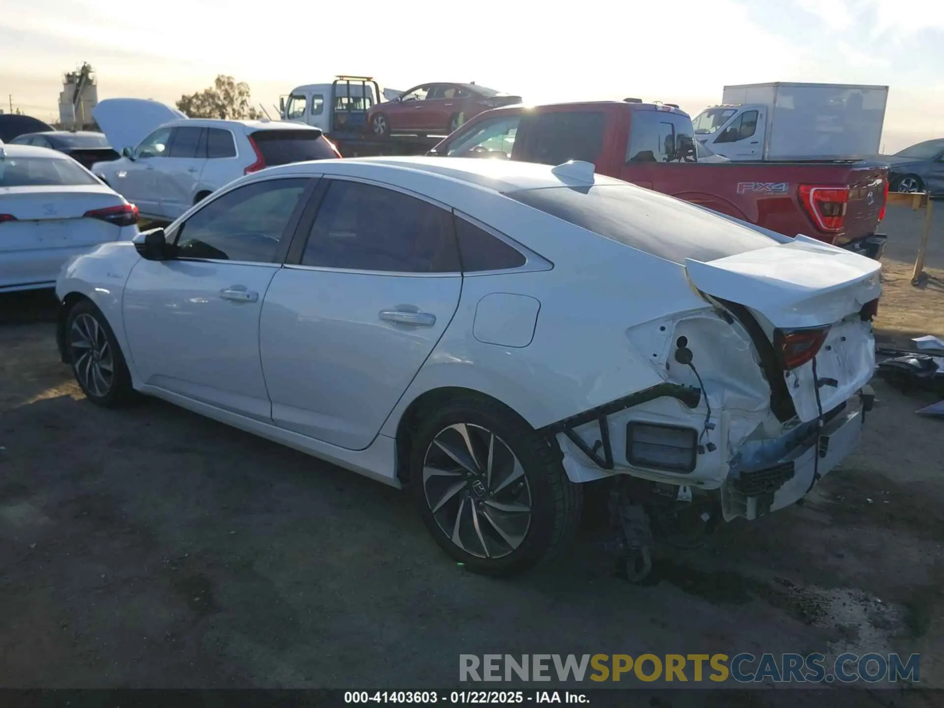 3 Фотография поврежденного автомобиля 19XZE4F9XLE009323 HONDA INSIGHT 2020