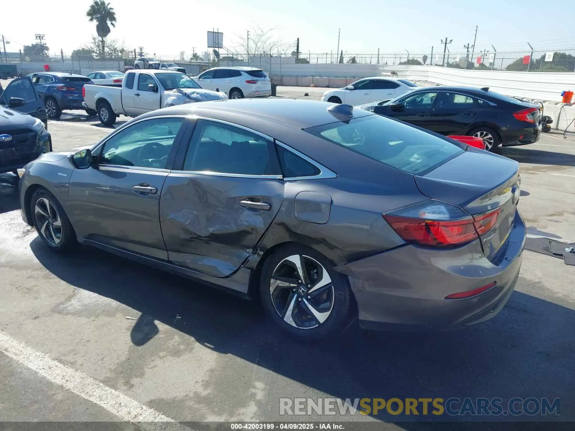 3 Фотография поврежденного автомобиля 19XZE4F50ME011659 HONDA INSIGHT 2021