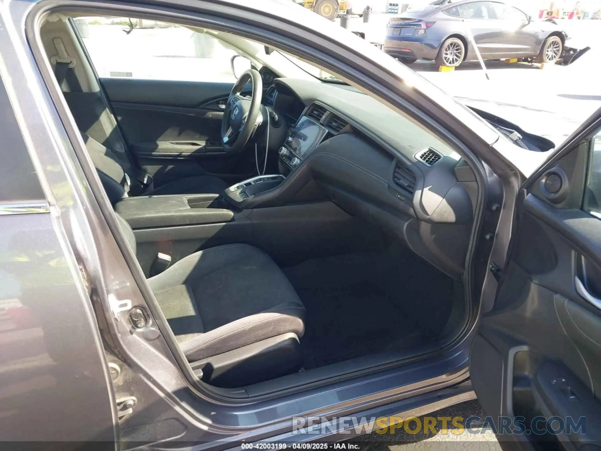 5 Фотография поврежденного автомобиля 19XZE4F50ME011659 HONDA INSIGHT 2021