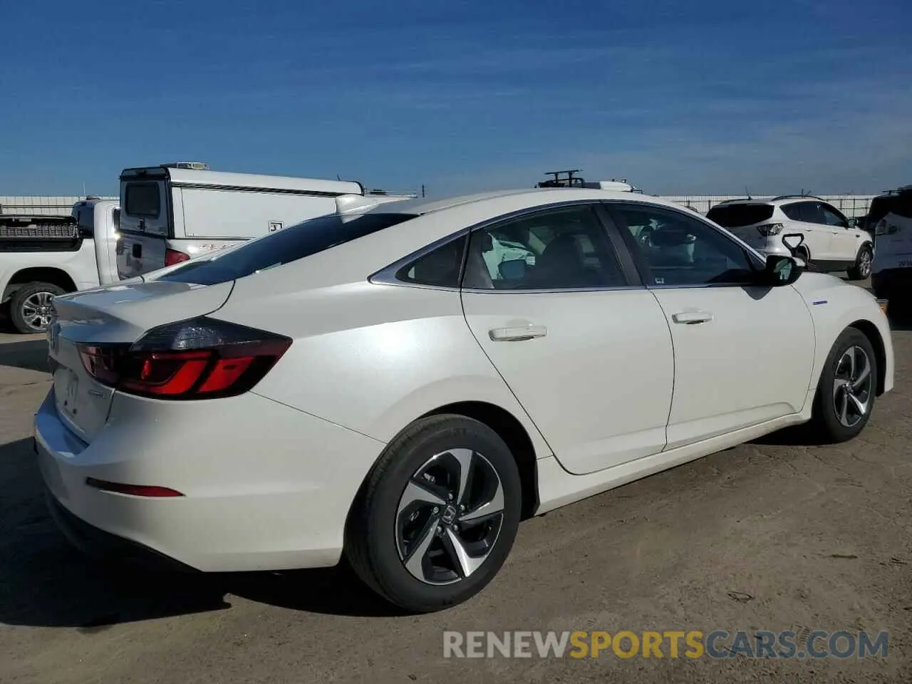 3 Фотография поврежденного автомобиля 19XZE4F56ME009835 HONDA INSIGHT 2021