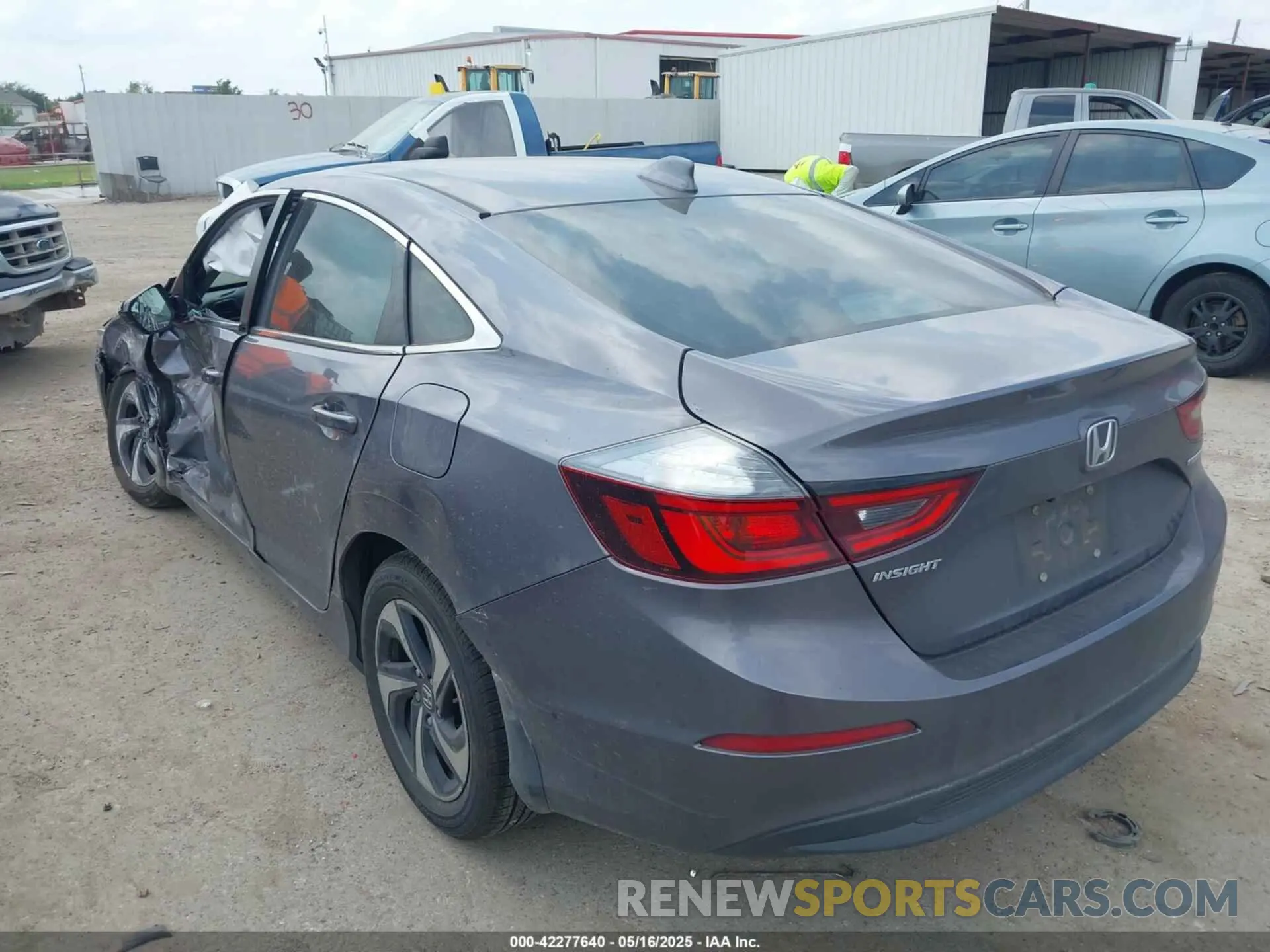 3 Фотография поврежденного автомобиля 19XZE4F59ME002359 HONDA INSIGHT 2021