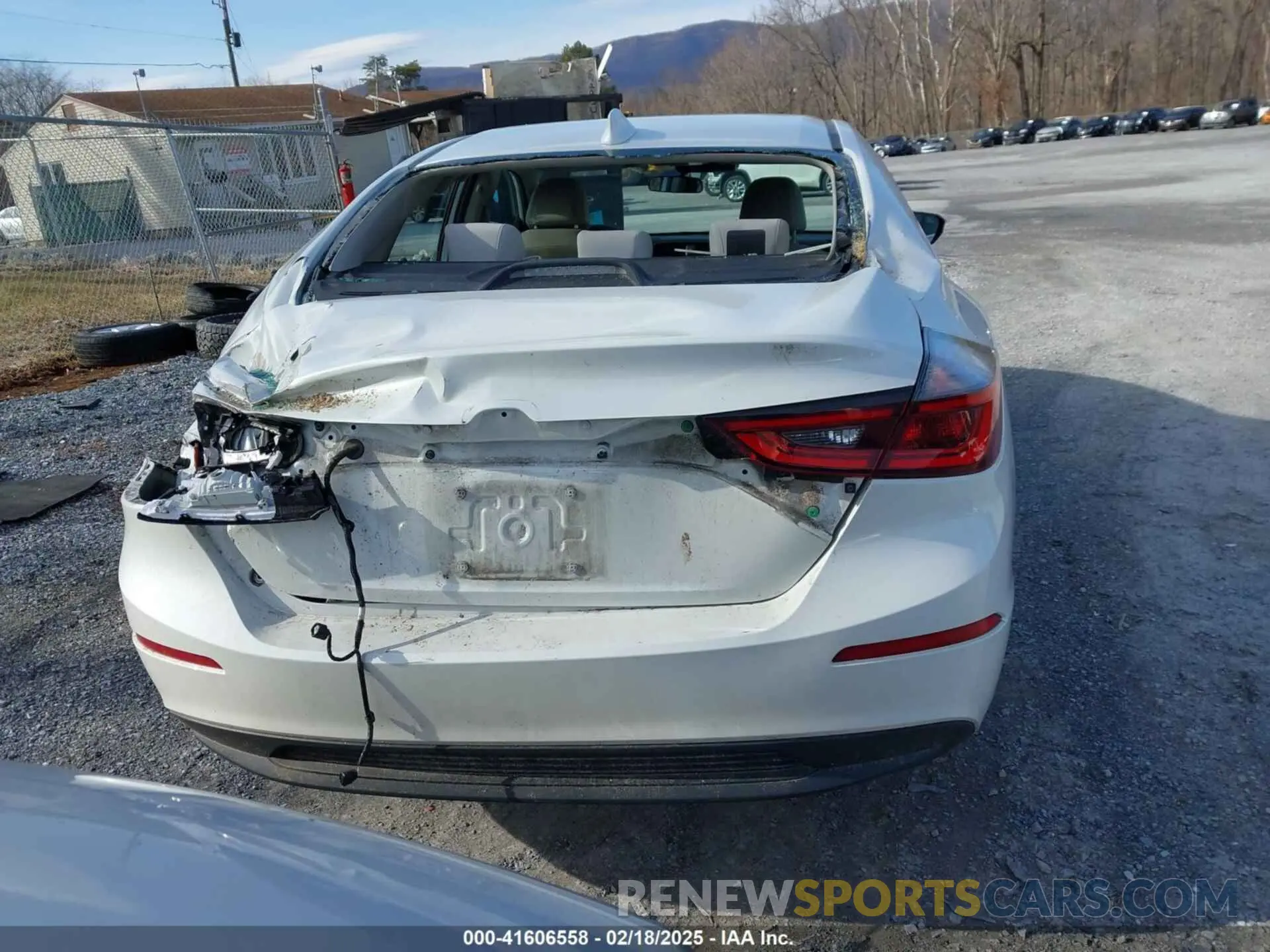 17 Photograph of a damaged car 19XZE4F51NE007167 HONDA INSIGHT 2022