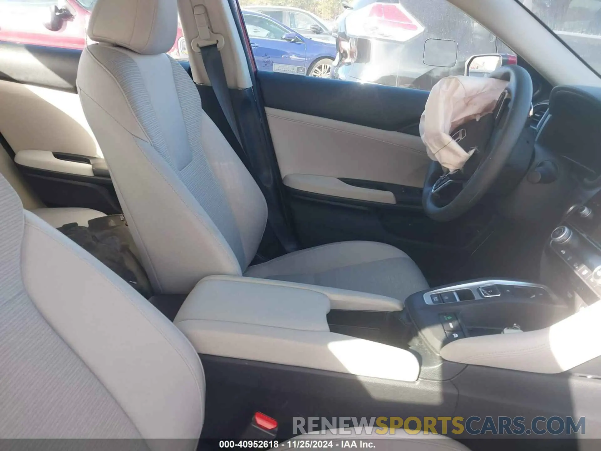5 Photograph of a damaged car 19XZE4F51NE016080 HONDA INSIGHT 2022