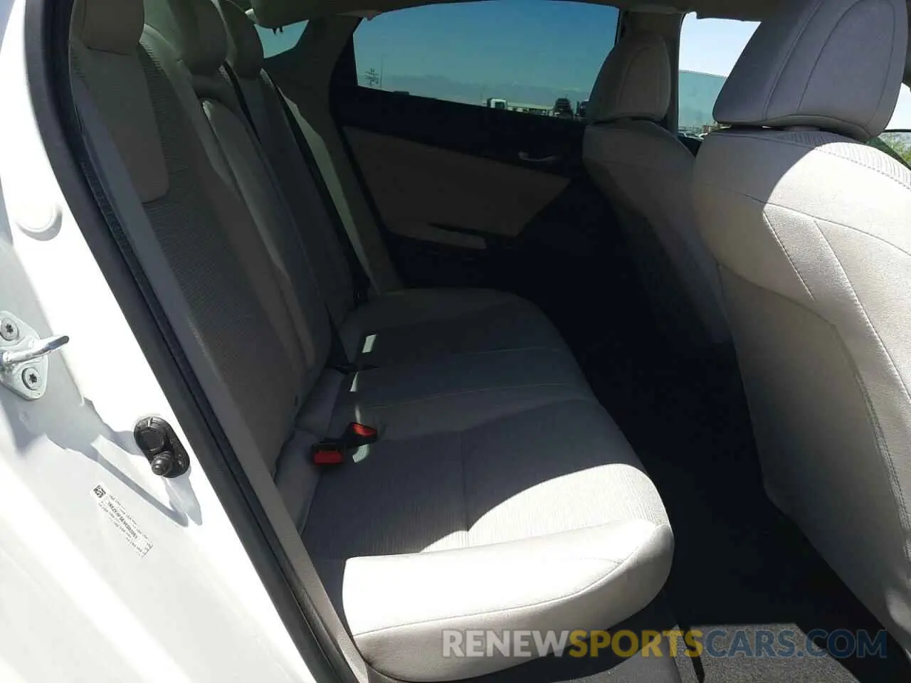10 Photograph of a damaged car 19XZE4F56NE003261 HONDA INSIGHT 2022