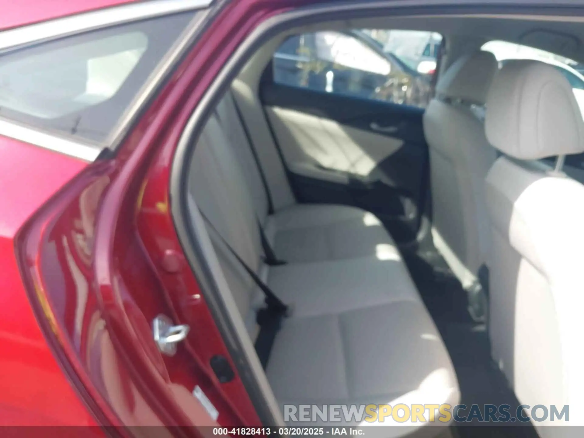 8 Photograph of a damaged car 19XZE4F58NE012057 HONDA INSIGHT 2022