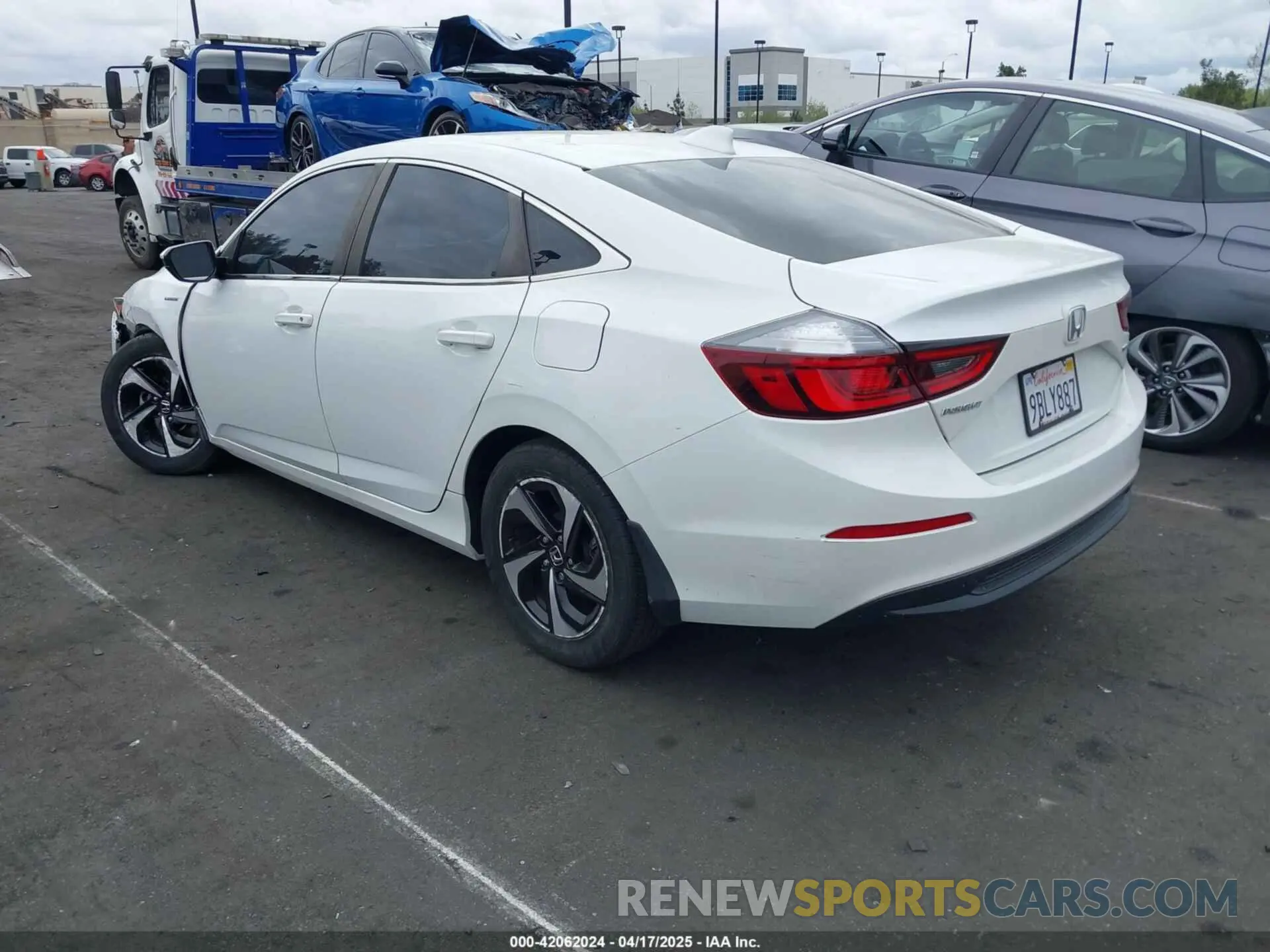 3 Фотография поврежденного автомобиля 19XZE4F59NE012052 HONDA INSIGHT 2022