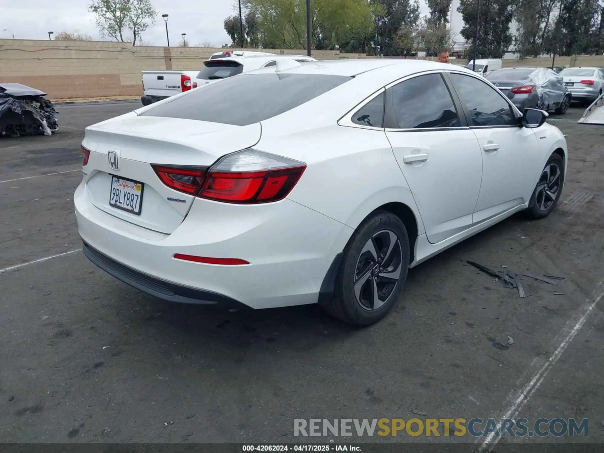 4 Фотография поврежденного автомобиля 19XZE4F59NE012052 HONDA INSIGHT 2022