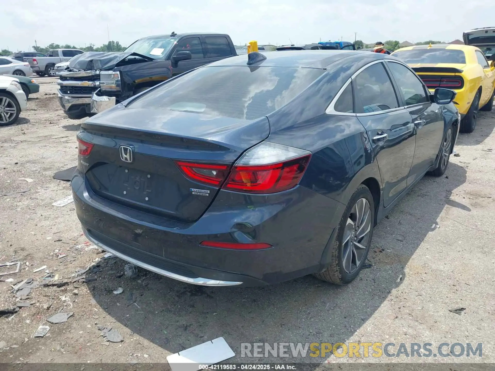 4 Photograph of a damaged car 19XZE4F92NE006127 HONDA INSIGHT 2022