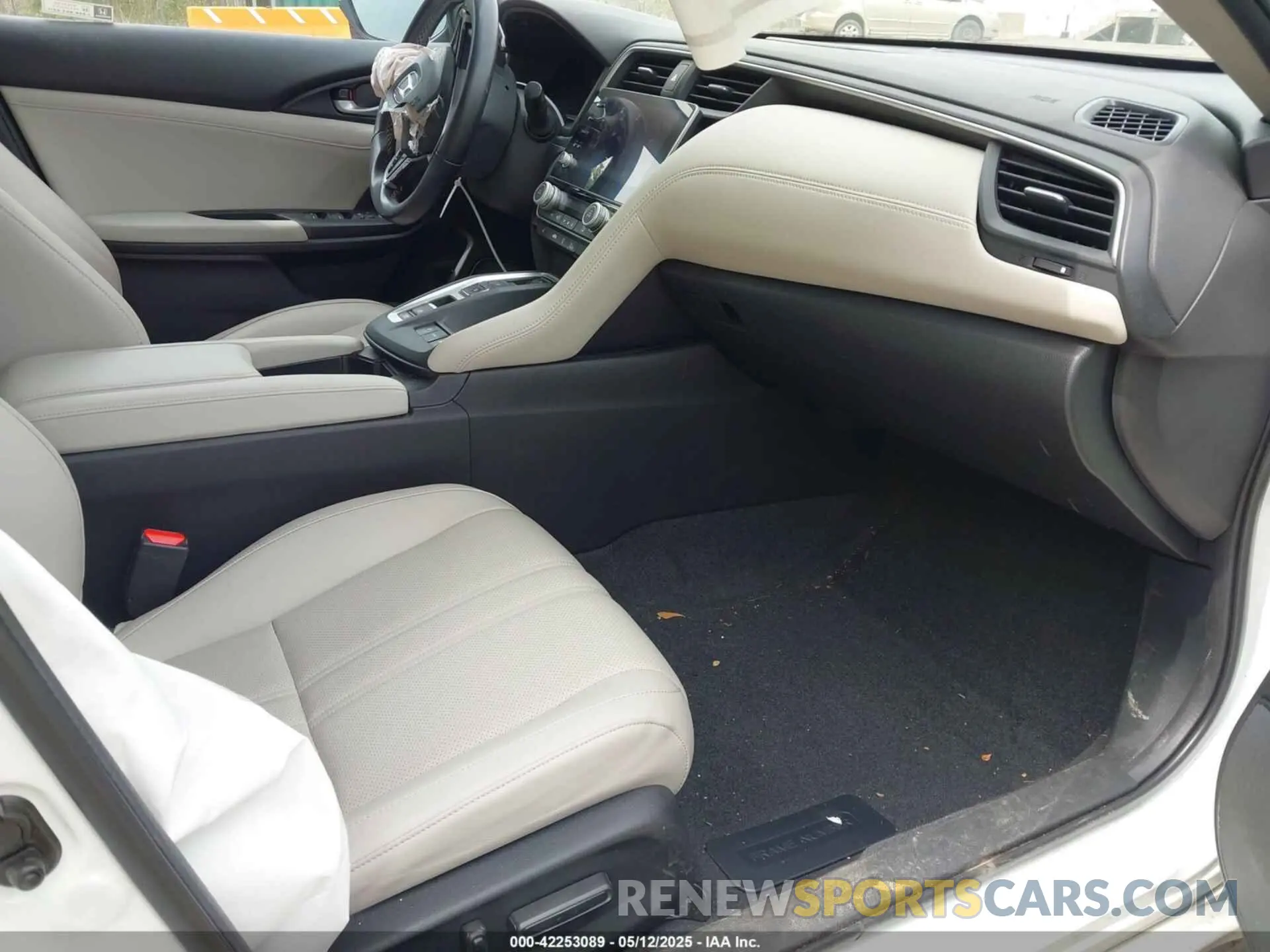 5 Photograph of a damaged car 19XZE4F95NE004694 HONDA INSIGHT 2022
