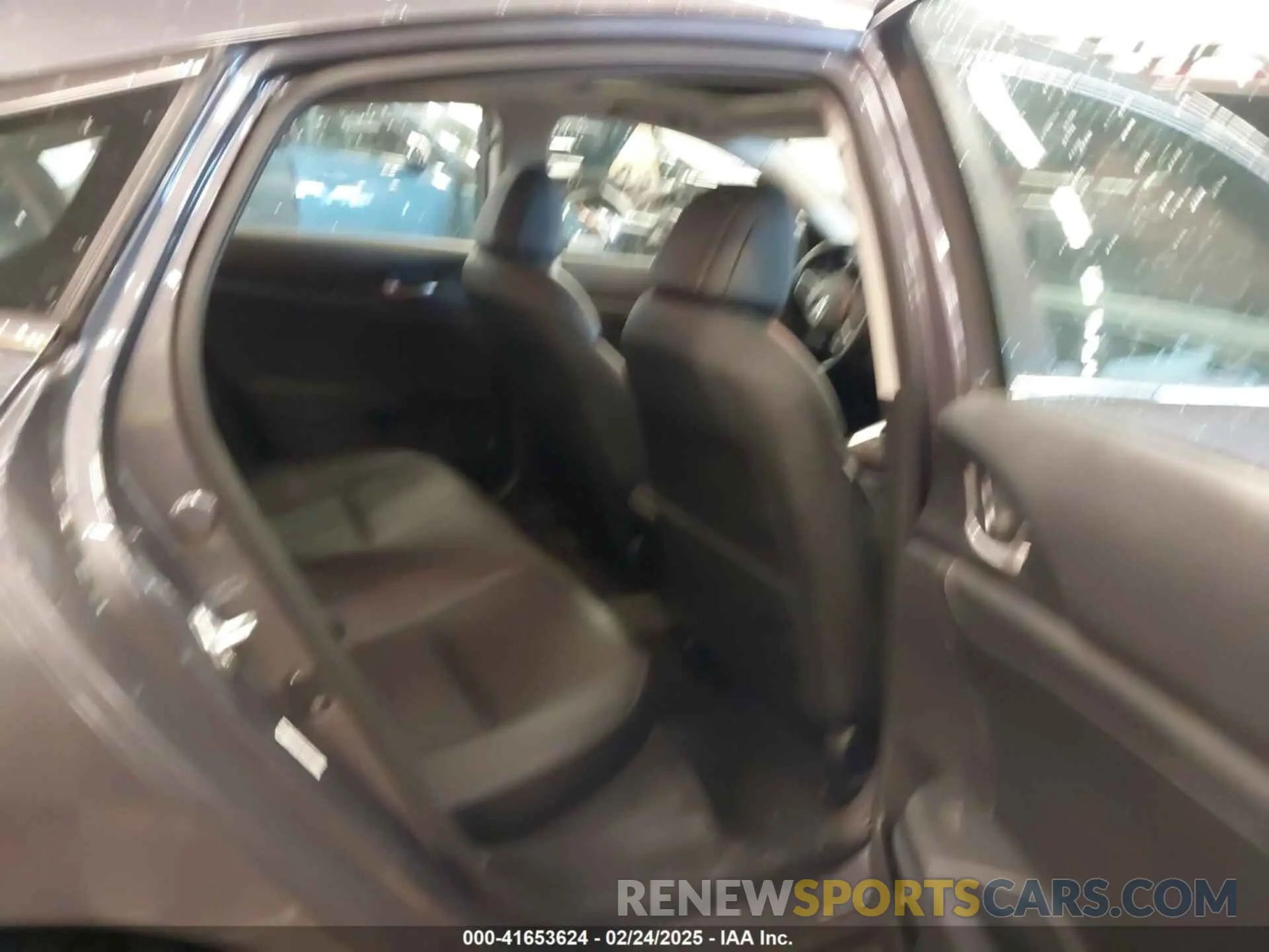 8 Photograph of a damaged car 19XZE4F96NE008687 HONDA INSIGHT 2022