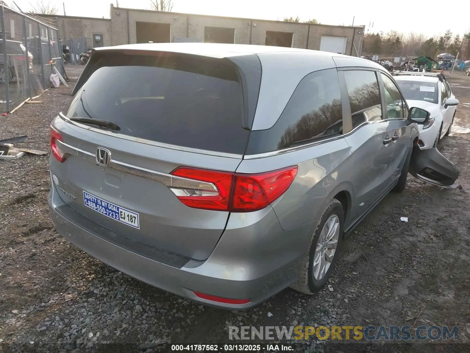 4 Photograph of a damaged car 5FNRL6H20KB028201 HONDA ODYSSEY 2019