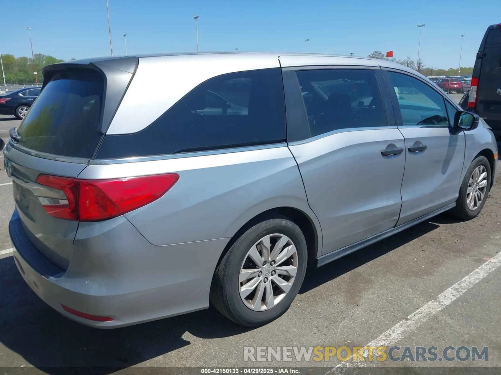 4 Photograph of a damaged car 5FNRL6H20KB074790 HONDA ODYSSEY 2019